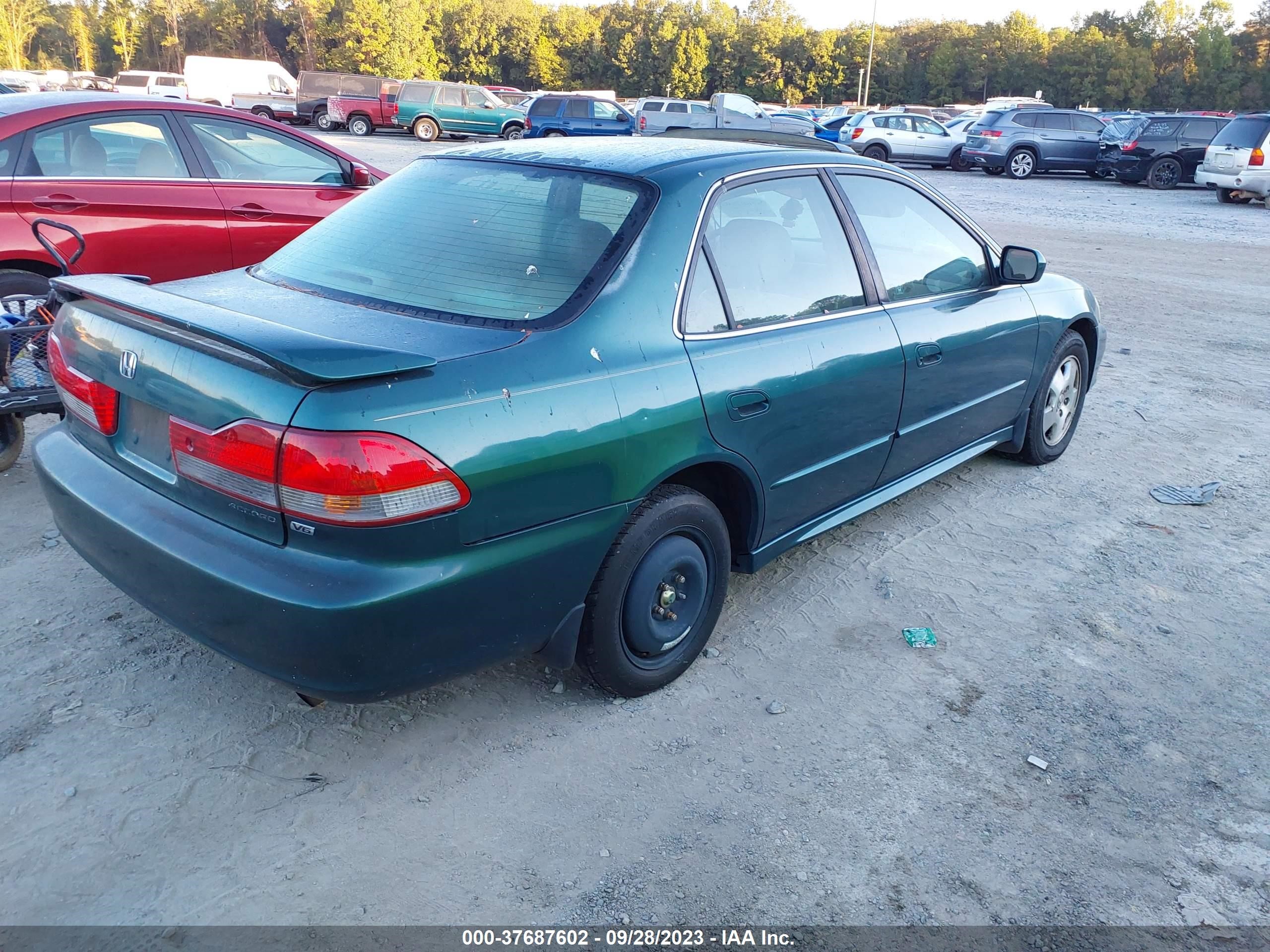 Photo 3 VIN: 1HGCG16572A015689 - HONDA ACCORD 