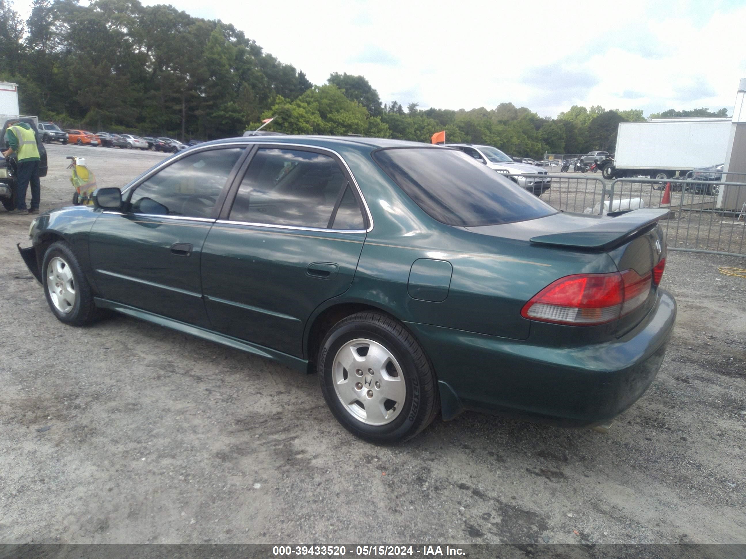 Photo 2 VIN: 1HGCG16572A070191 - HONDA ACCORD 