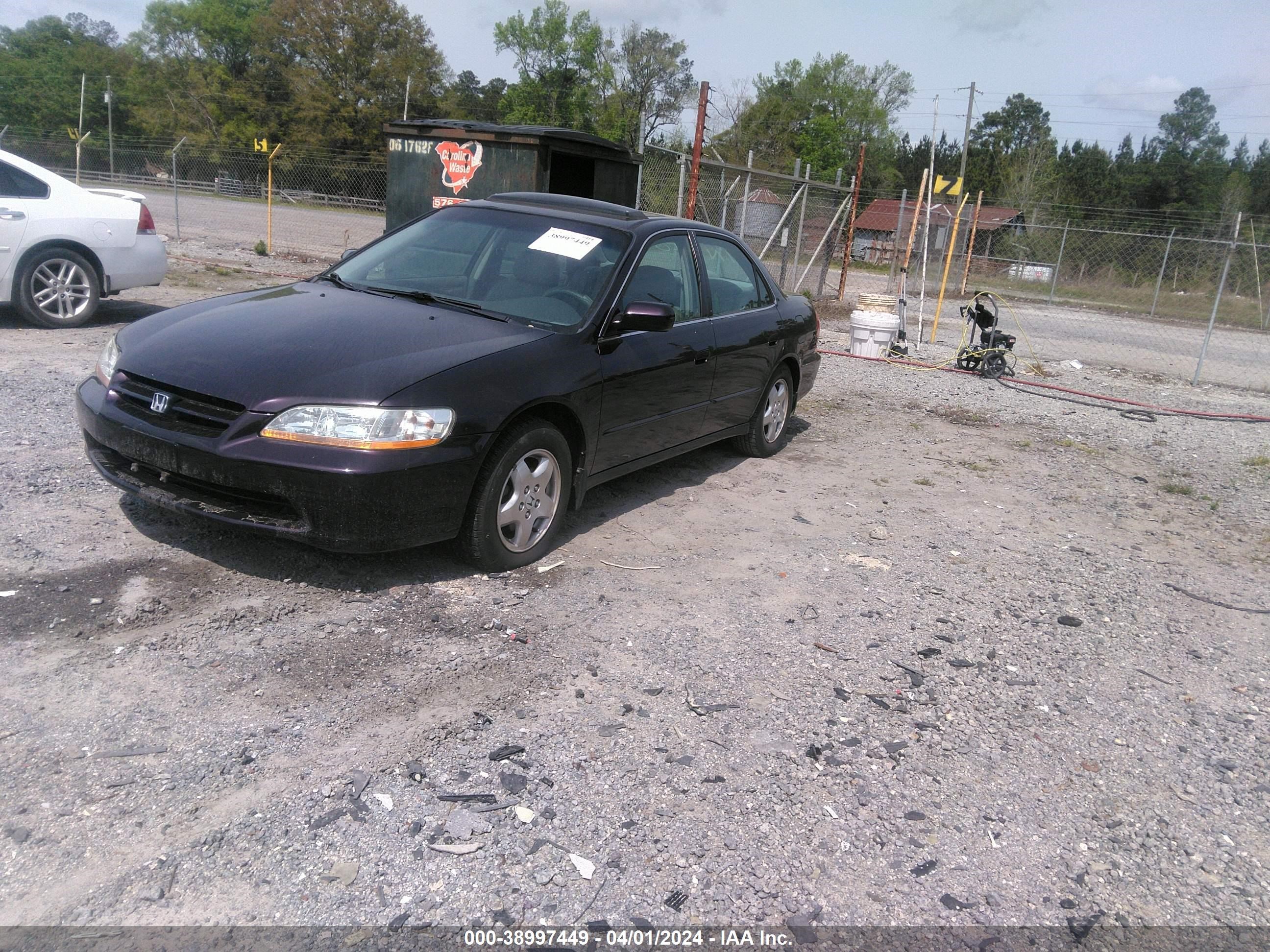 Photo 1 VIN: 1HGCG1657WA017089 - HONDA ACCORD 