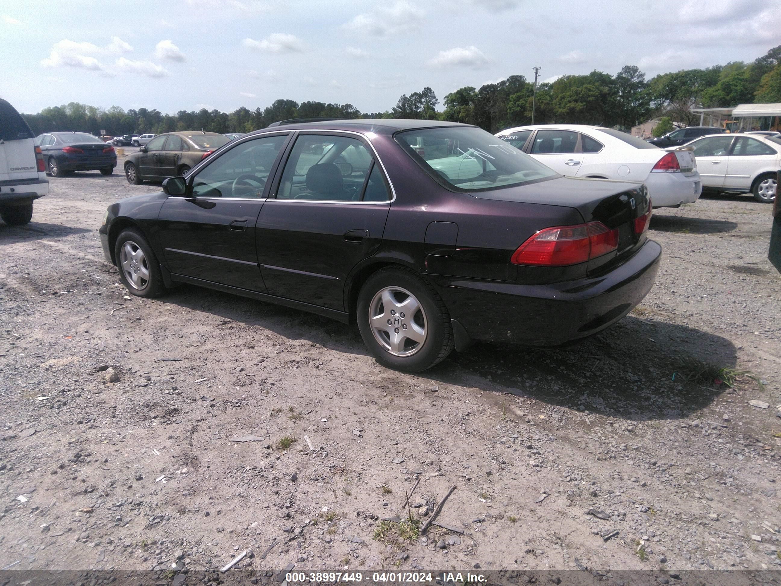 Photo 2 VIN: 1HGCG1657WA017089 - HONDA ACCORD 