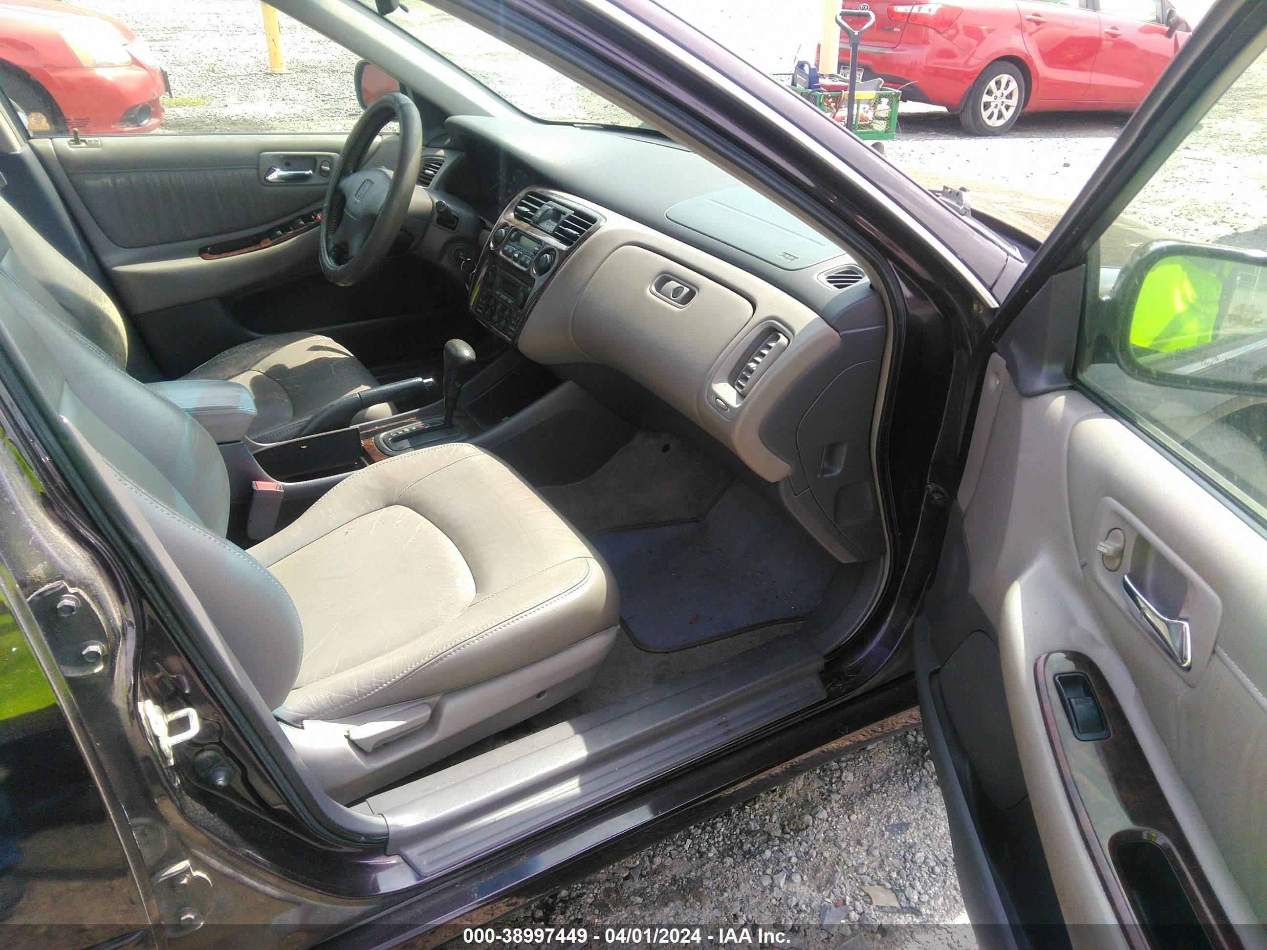 Photo 4 VIN: 1HGCG1657WA017089 - HONDA ACCORD 