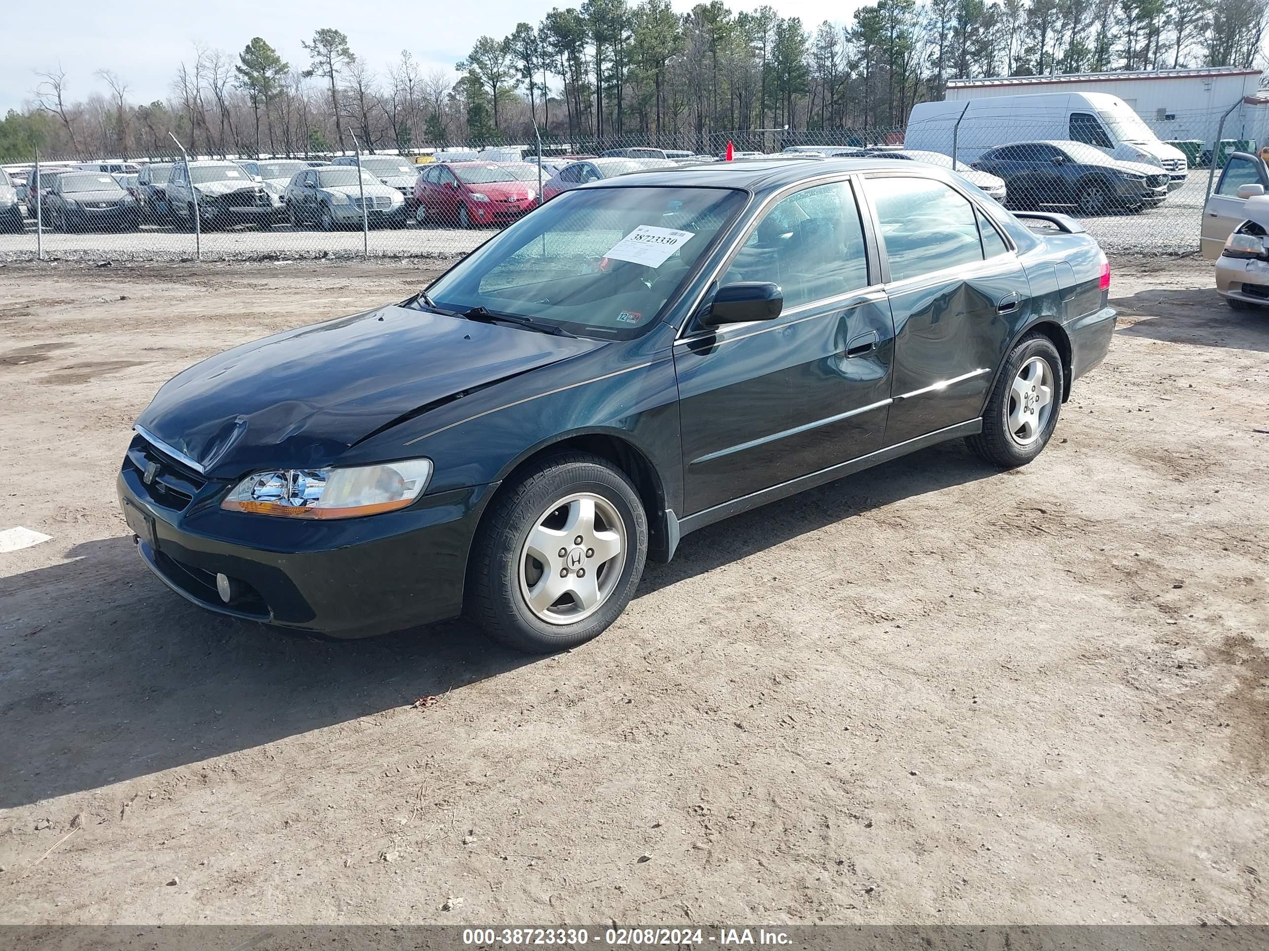 Photo 1 VIN: 1HGCG1657WA056166 - HONDA ACCORD 