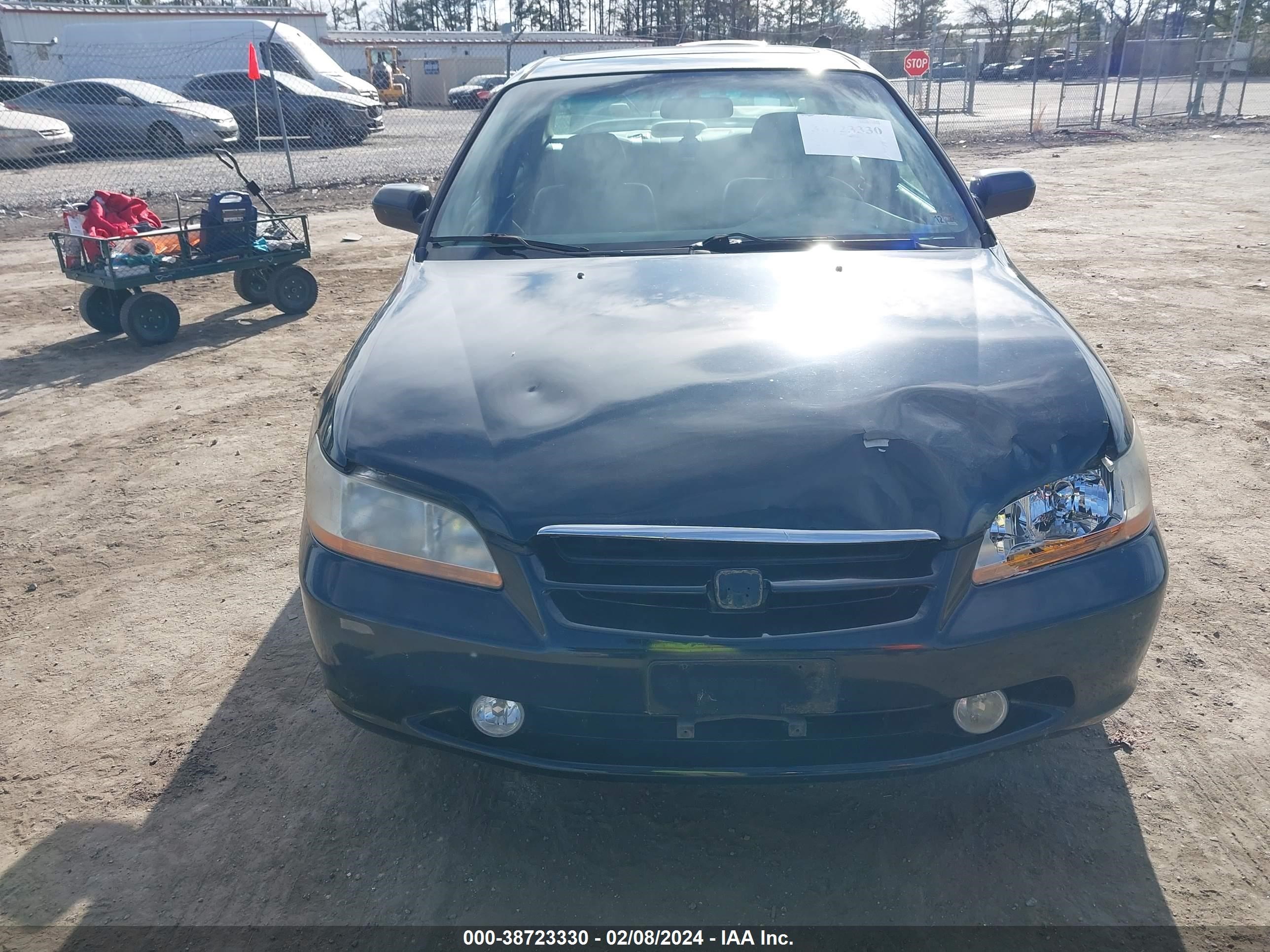 Photo 11 VIN: 1HGCG1657WA056166 - HONDA ACCORD 