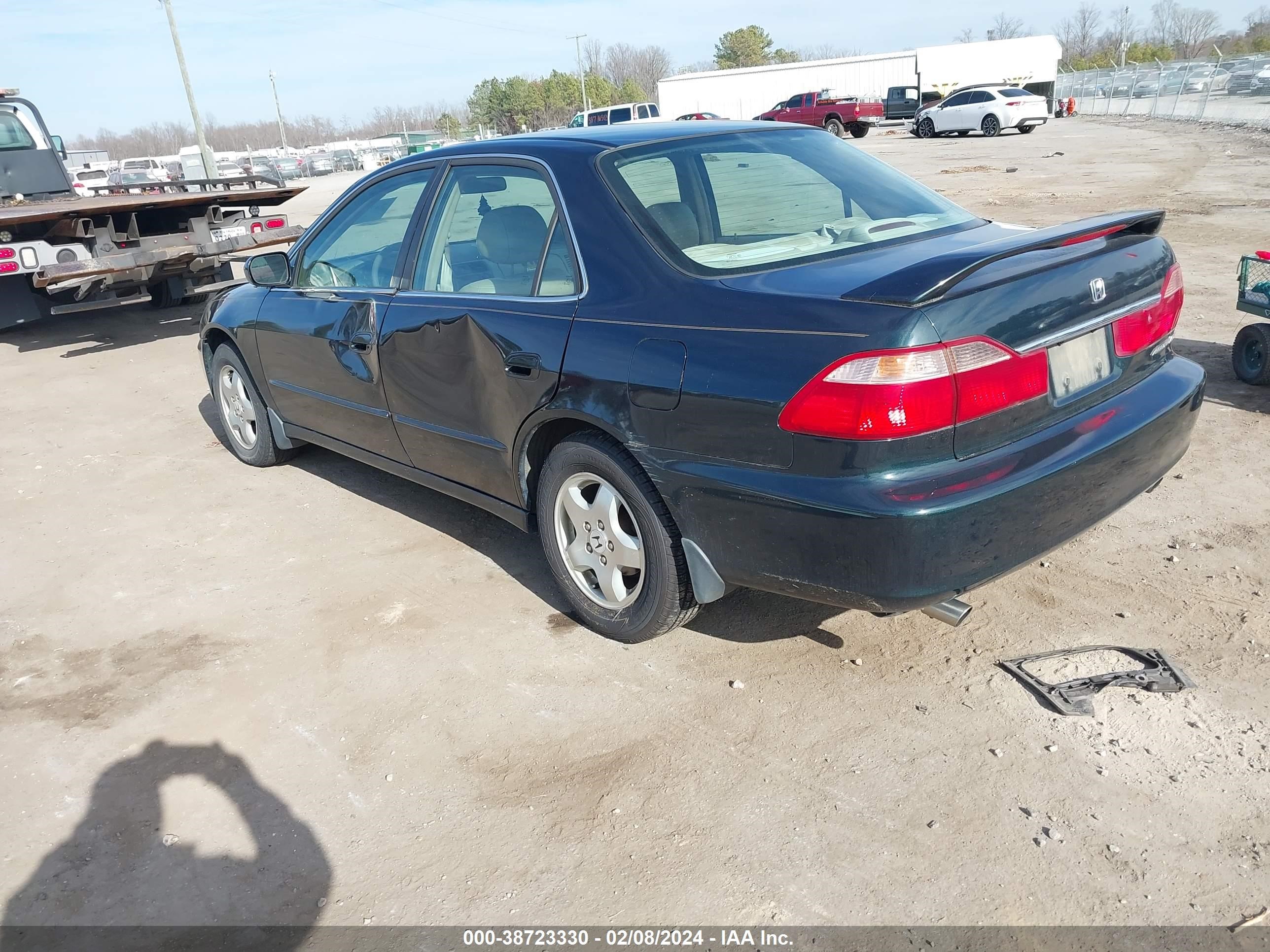 Photo 2 VIN: 1HGCG1657WA056166 - HONDA ACCORD 