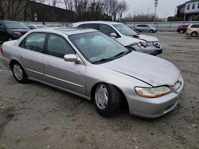 Photo 3 VIN: 1HGCG1657WA063828 - HONDA ACCORD 