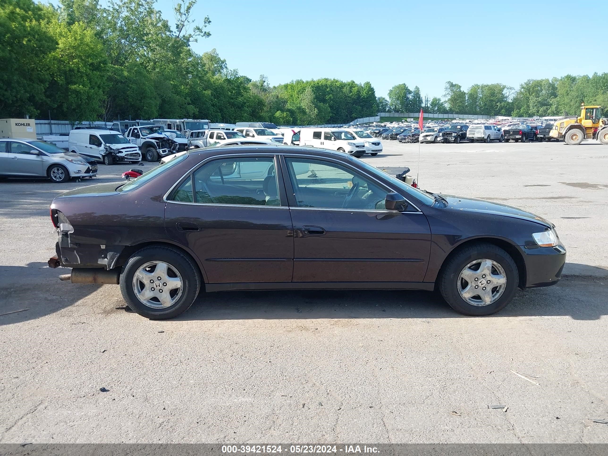 Photo 13 VIN: 1HGCG1657XA028188 - HONDA ACCORD 