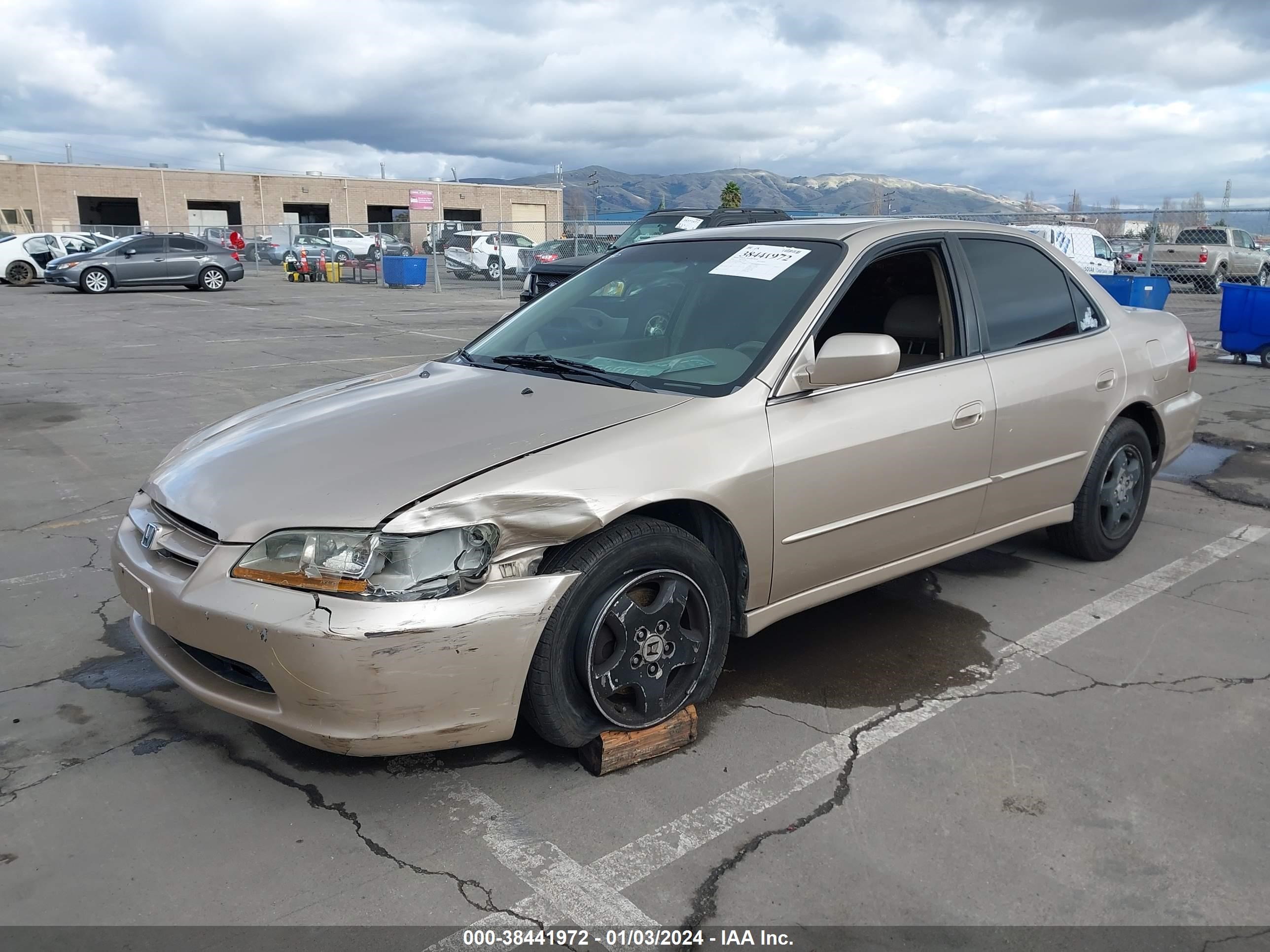 Photo 1 VIN: 1HGCG1657YA011733 - HONDA ACCORD 