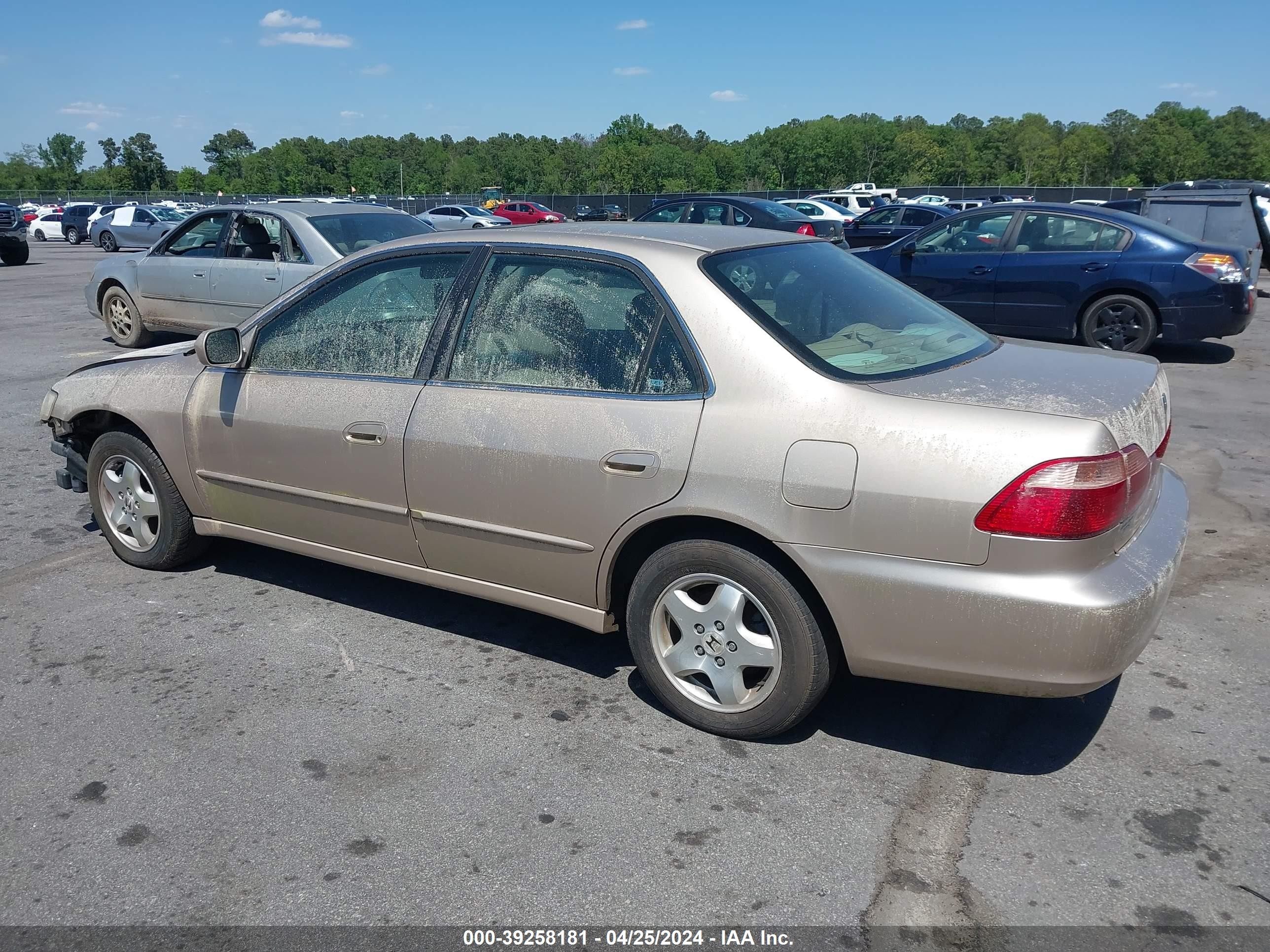 Photo 2 VIN: 1HGCG1657YA047325 - HONDA ACCORD 