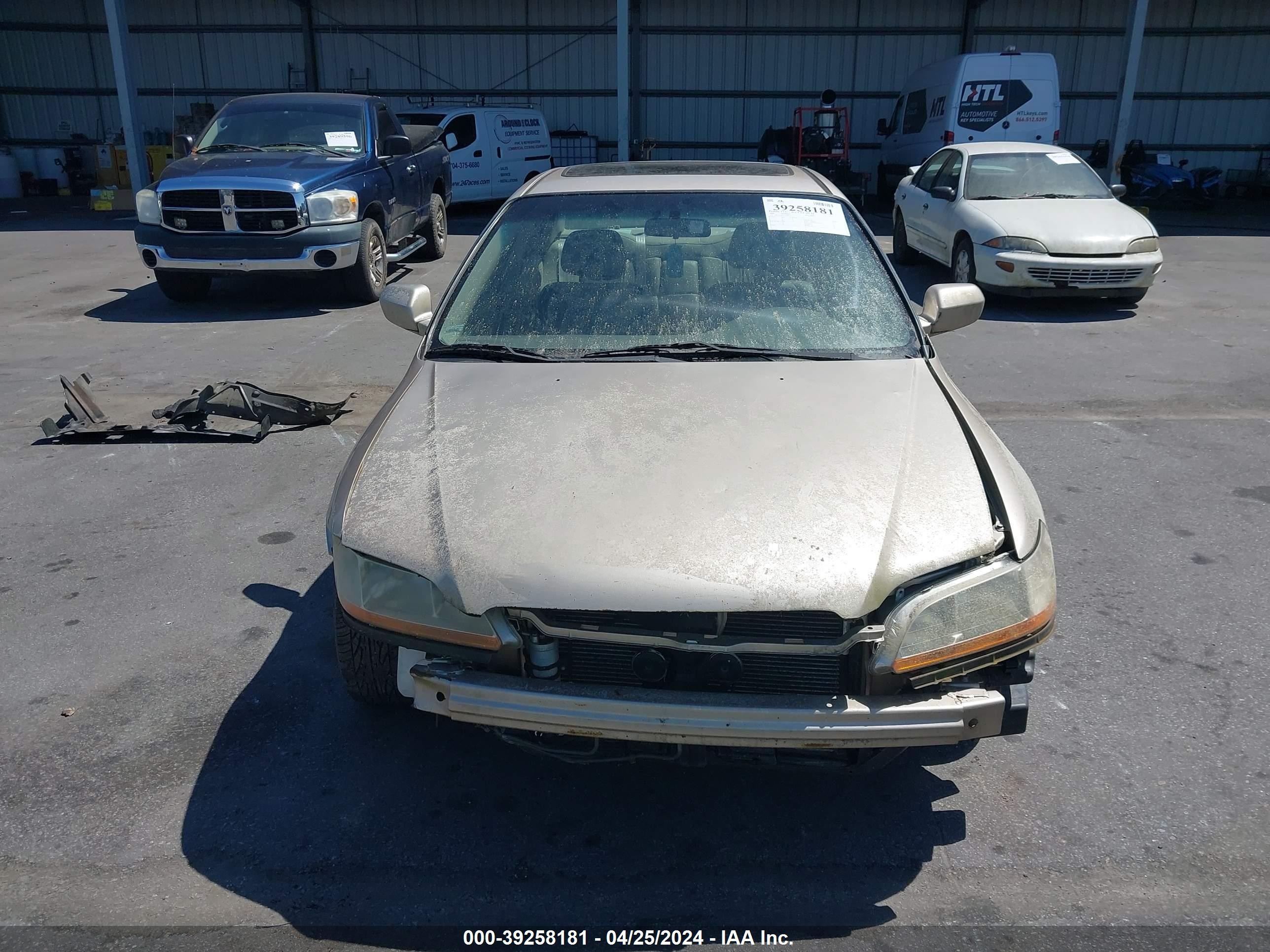 Photo 5 VIN: 1HGCG1657YA047325 - HONDA ACCORD 