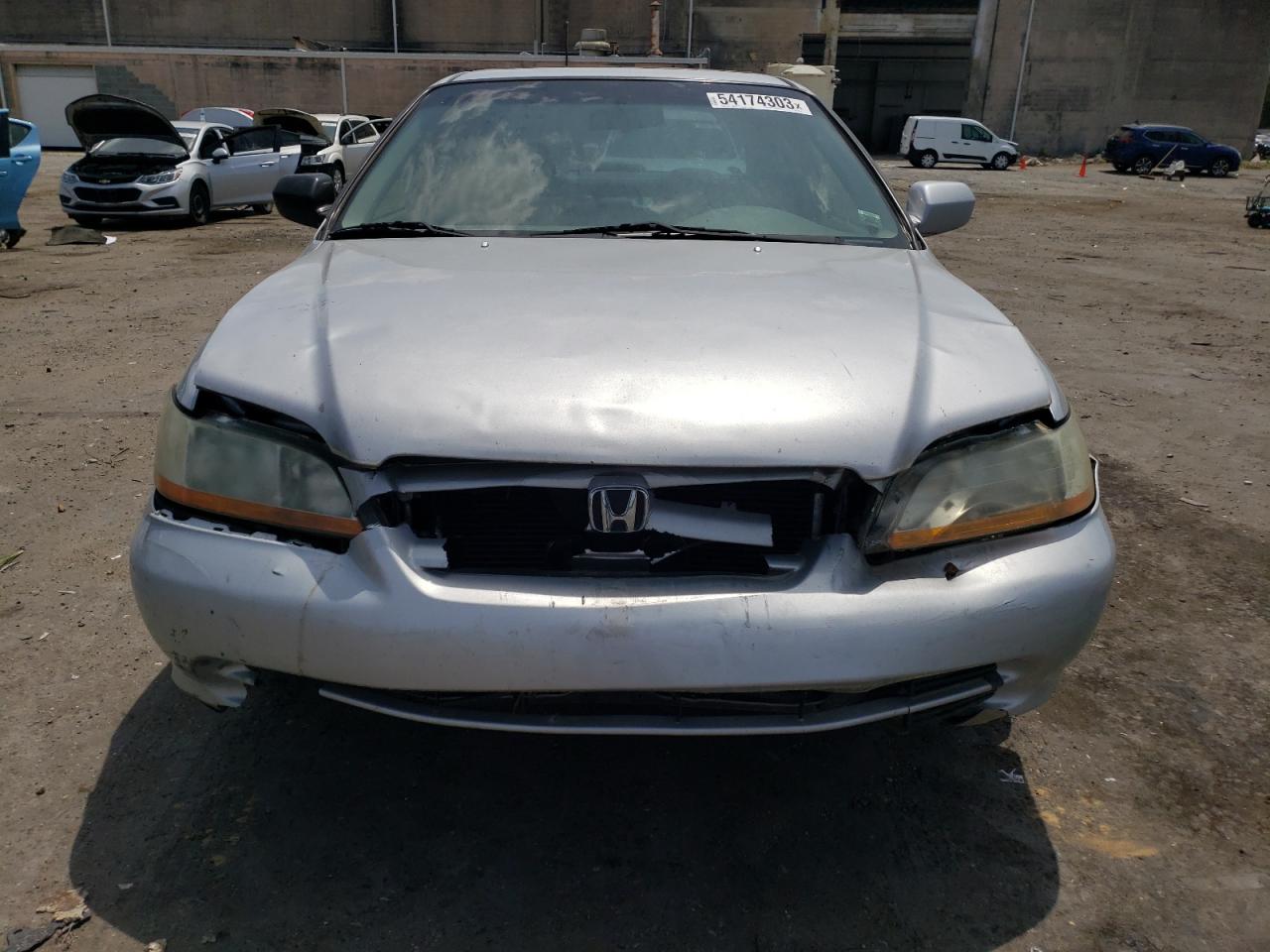 Photo 4 VIN: 1HGCG16581A058825 - HONDA ACCORD 