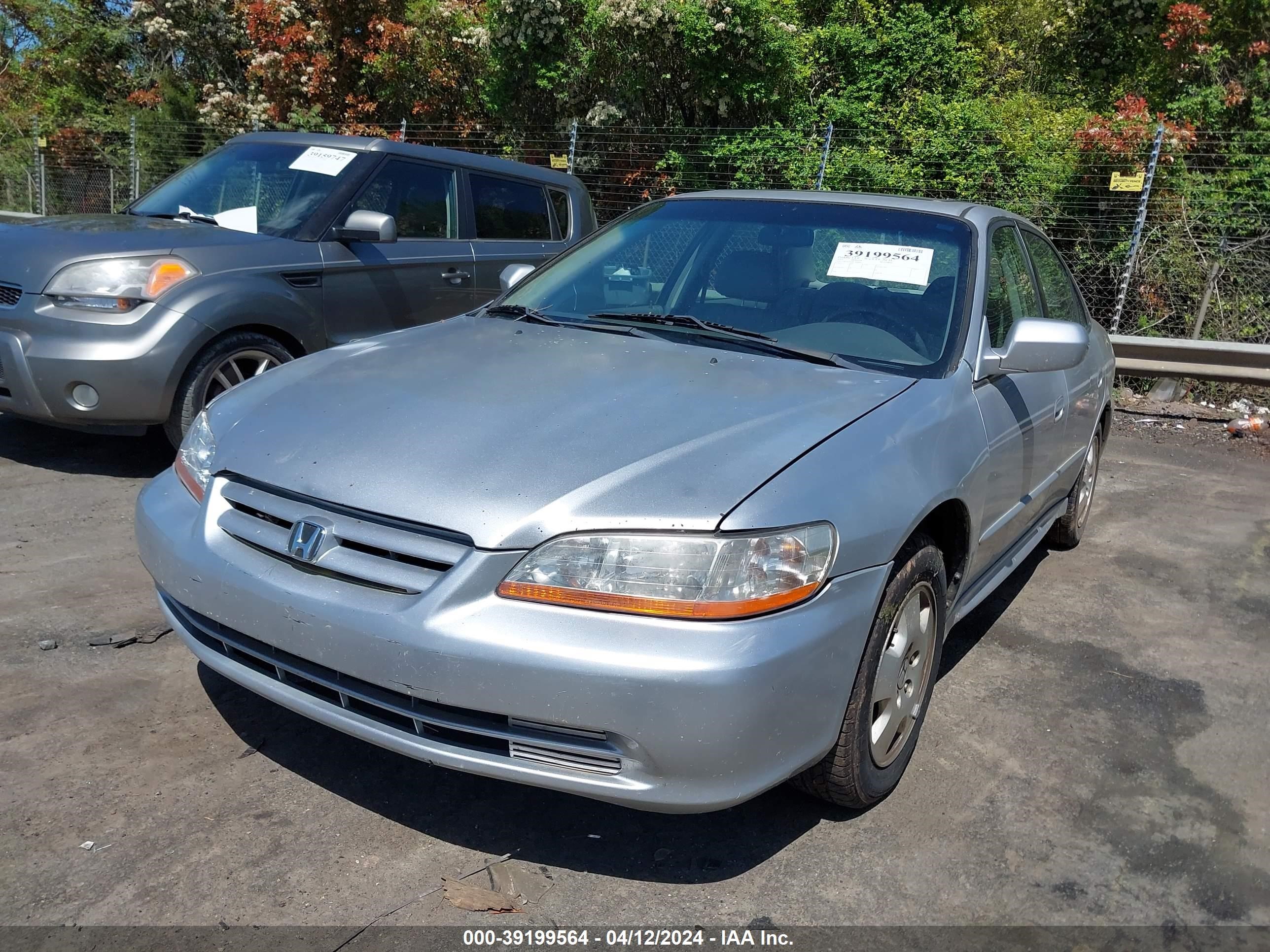 Photo 1 VIN: 1HGCG16581A086057 - HONDA ACCORD 