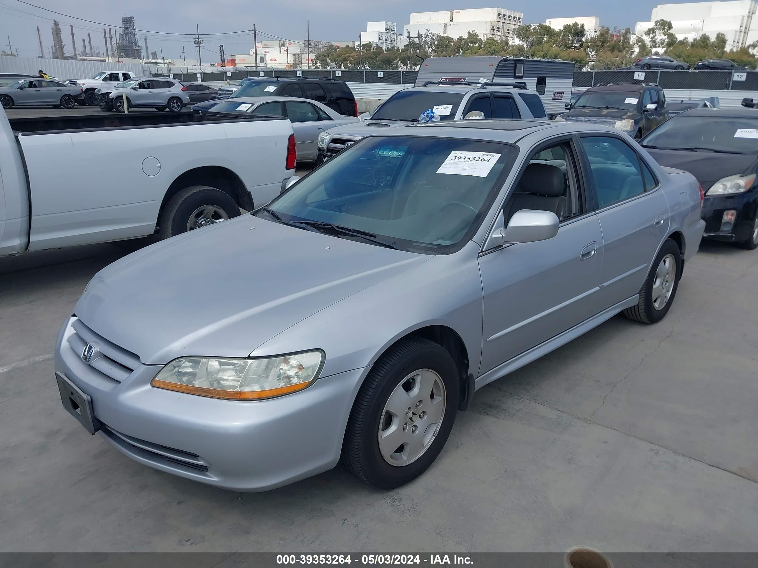 Photo 1 VIN: 1HGCG16582A042593 - HONDA ACCORD 