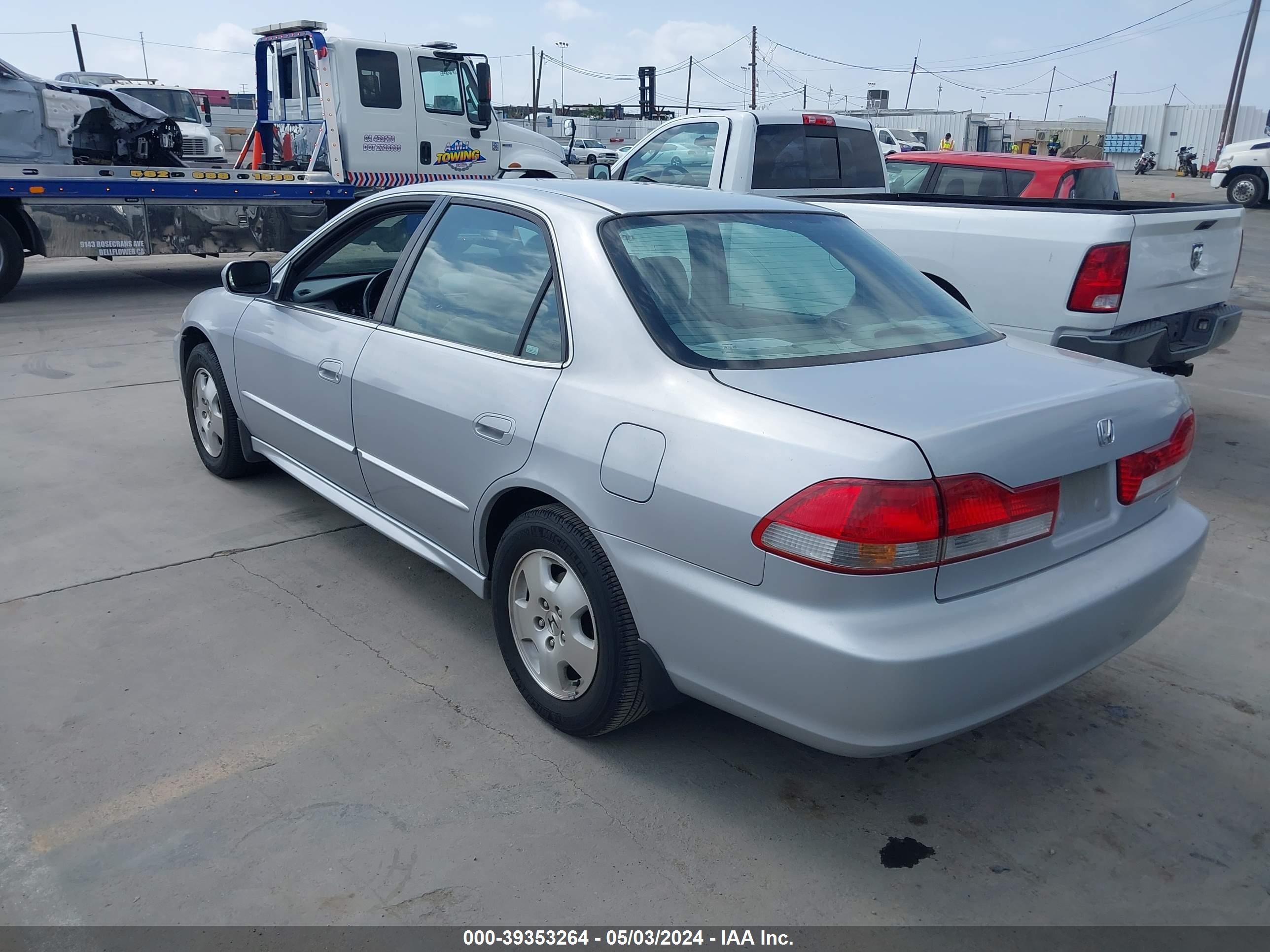 Photo 2 VIN: 1HGCG16582A042593 - HONDA ACCORD 