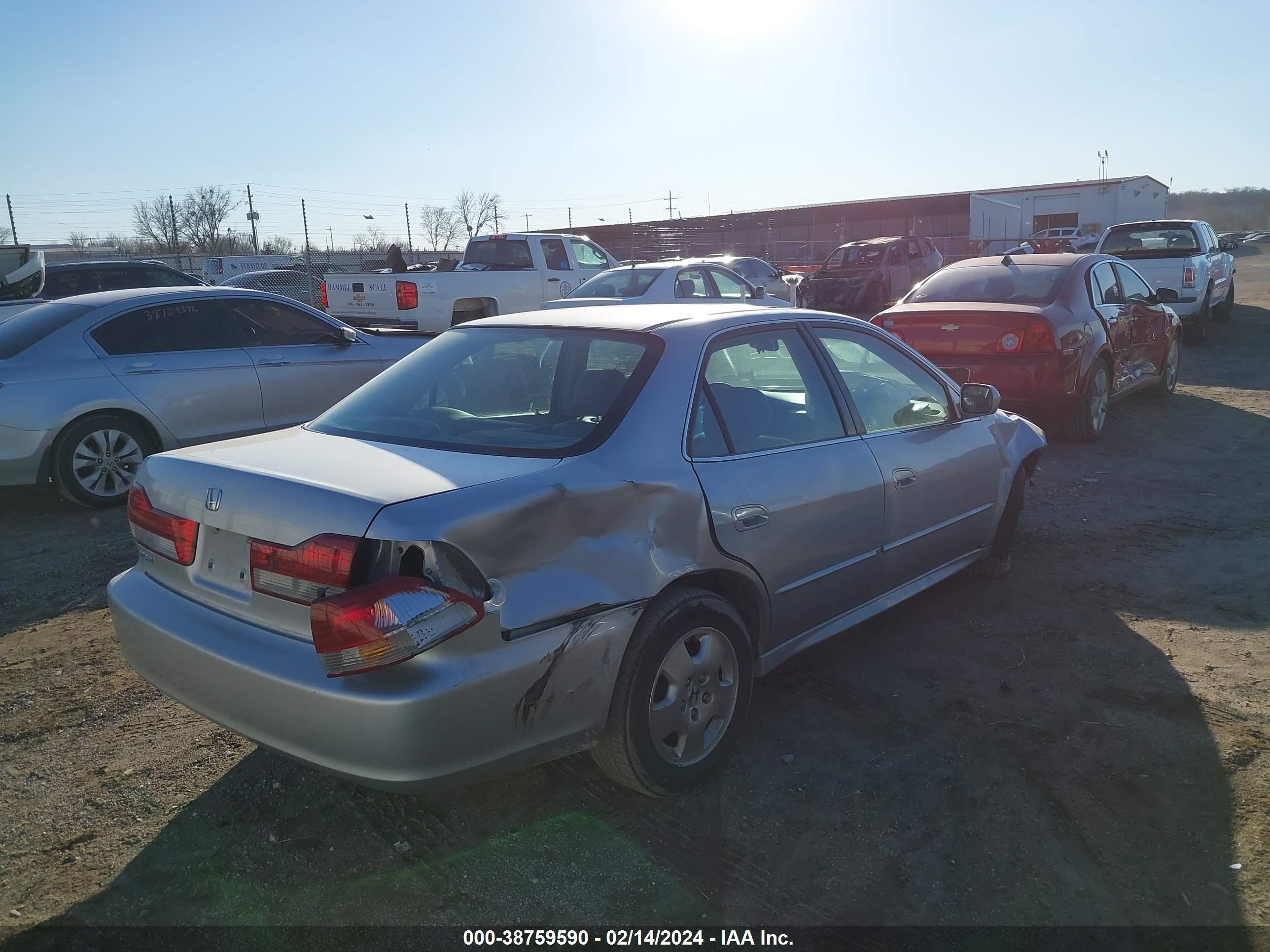 Photo 3 VIN: 1HGCG16582A047857 - HONDA ACCORD 