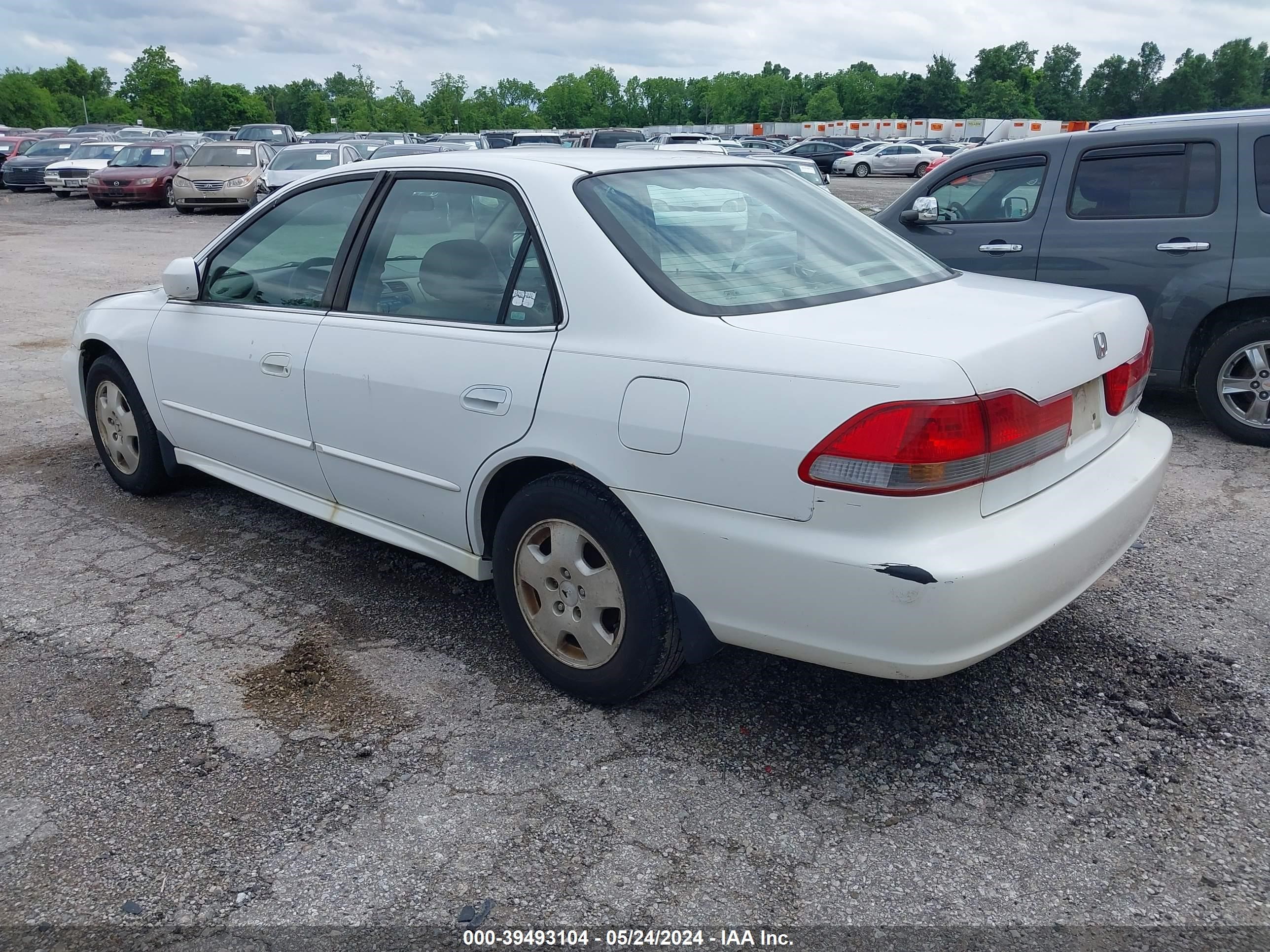 Photo 2 VIN: 1HGCG16582A054212 - HONDA ACCORD 