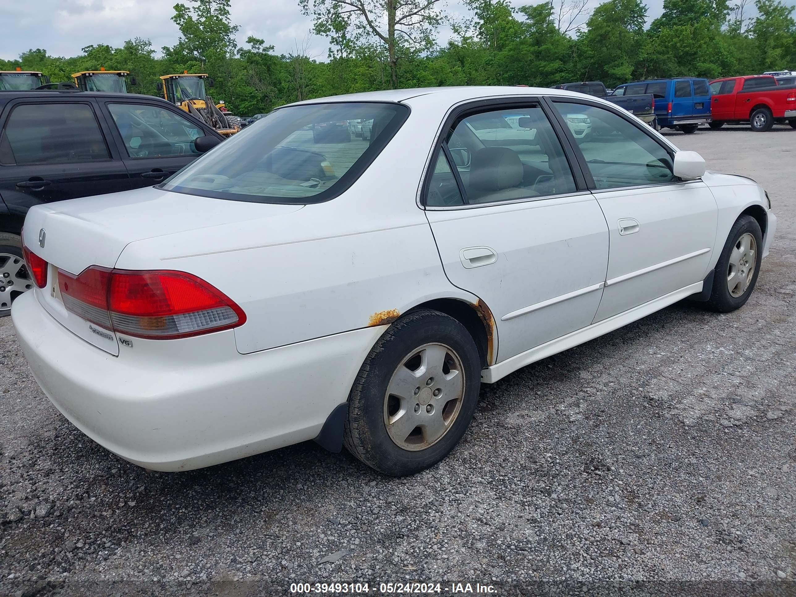 Photo 3 VIN: 1HGCG16582A054212 - HONDA ACCORD 