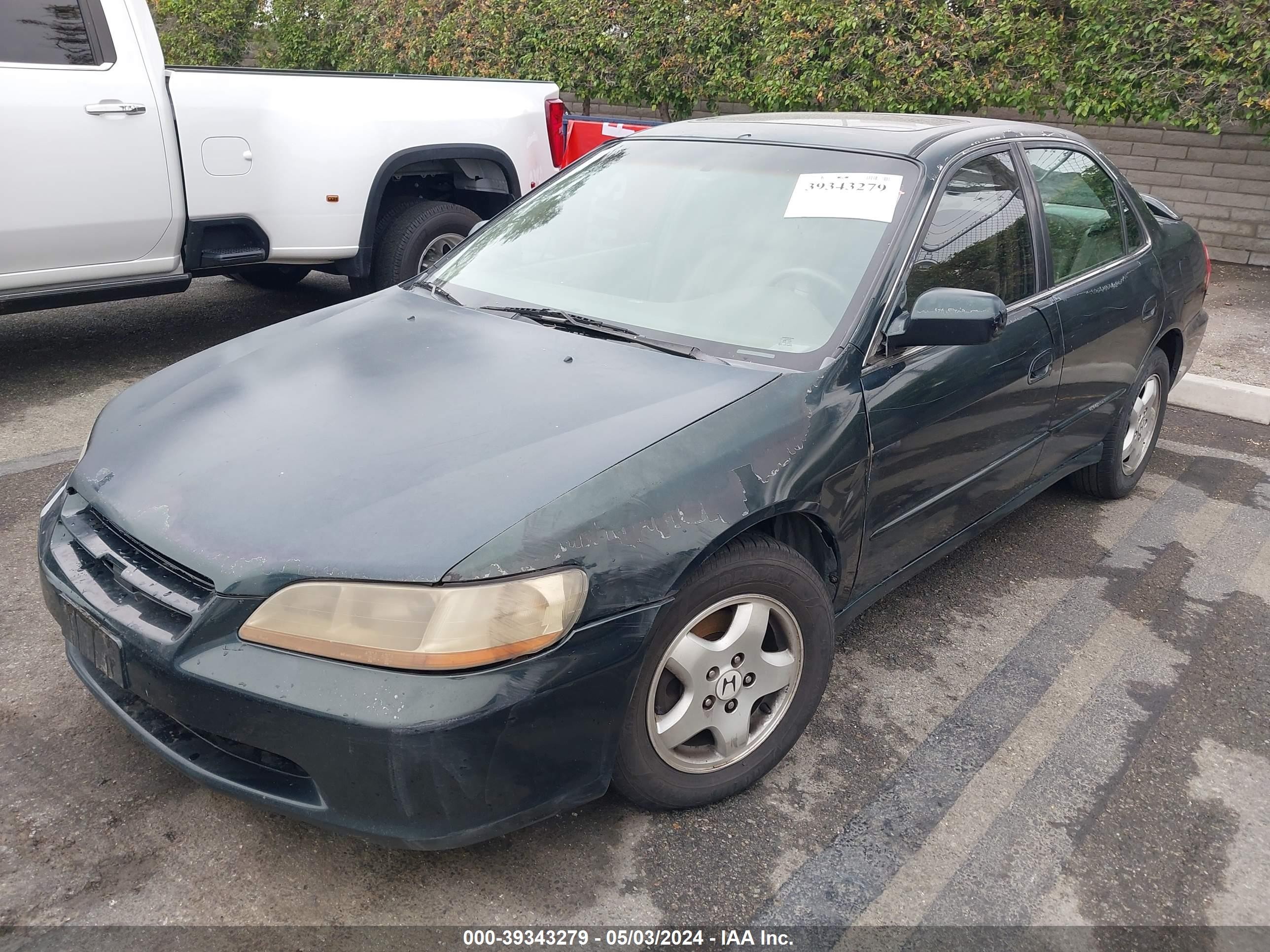 Photo 1 VIN: 1HGCG1658WA003511 - HONDA ACCORD 