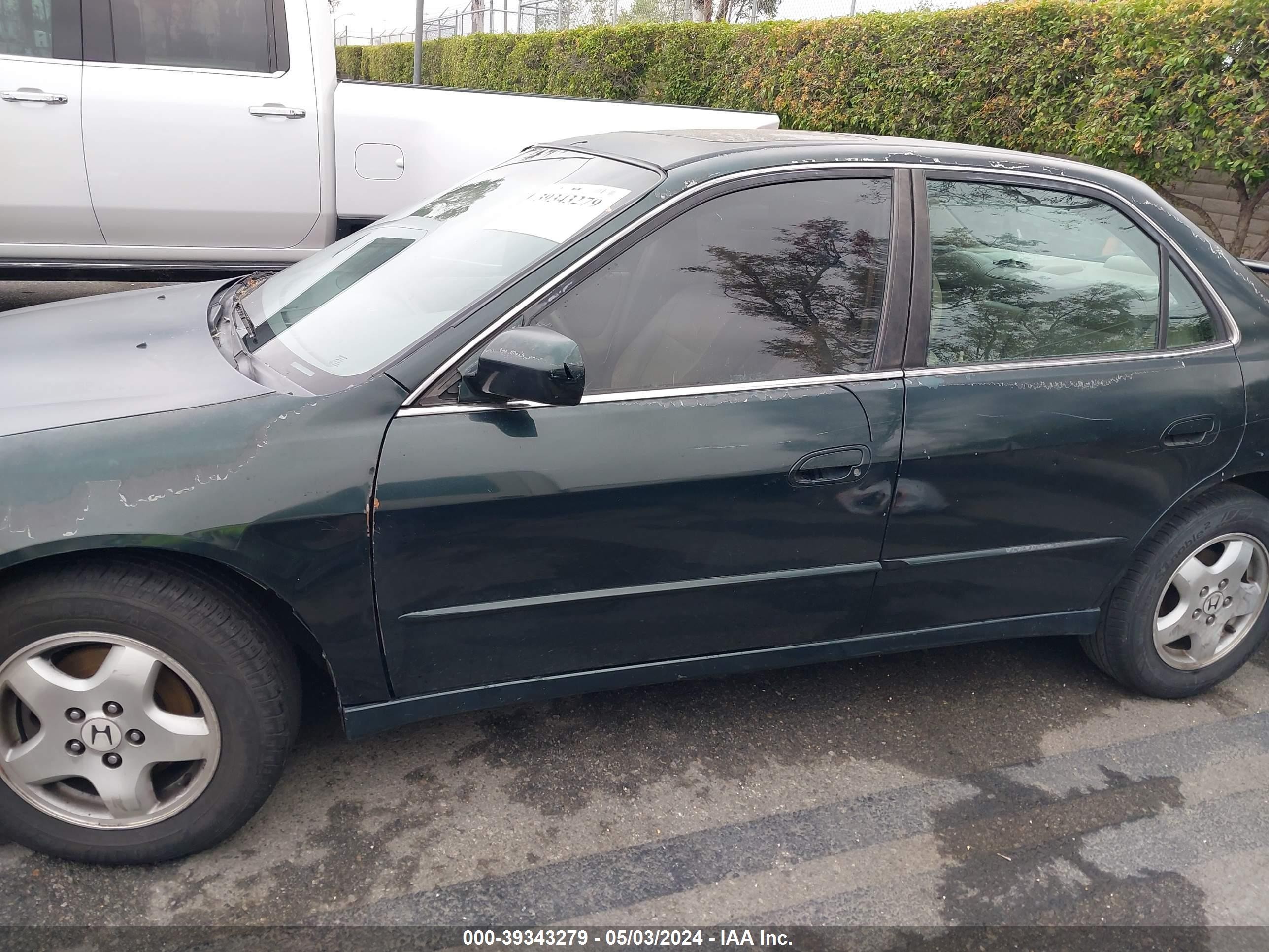 Photo 13 VIN: 1HGCG1658WA003511 - HONDA ACCORD 