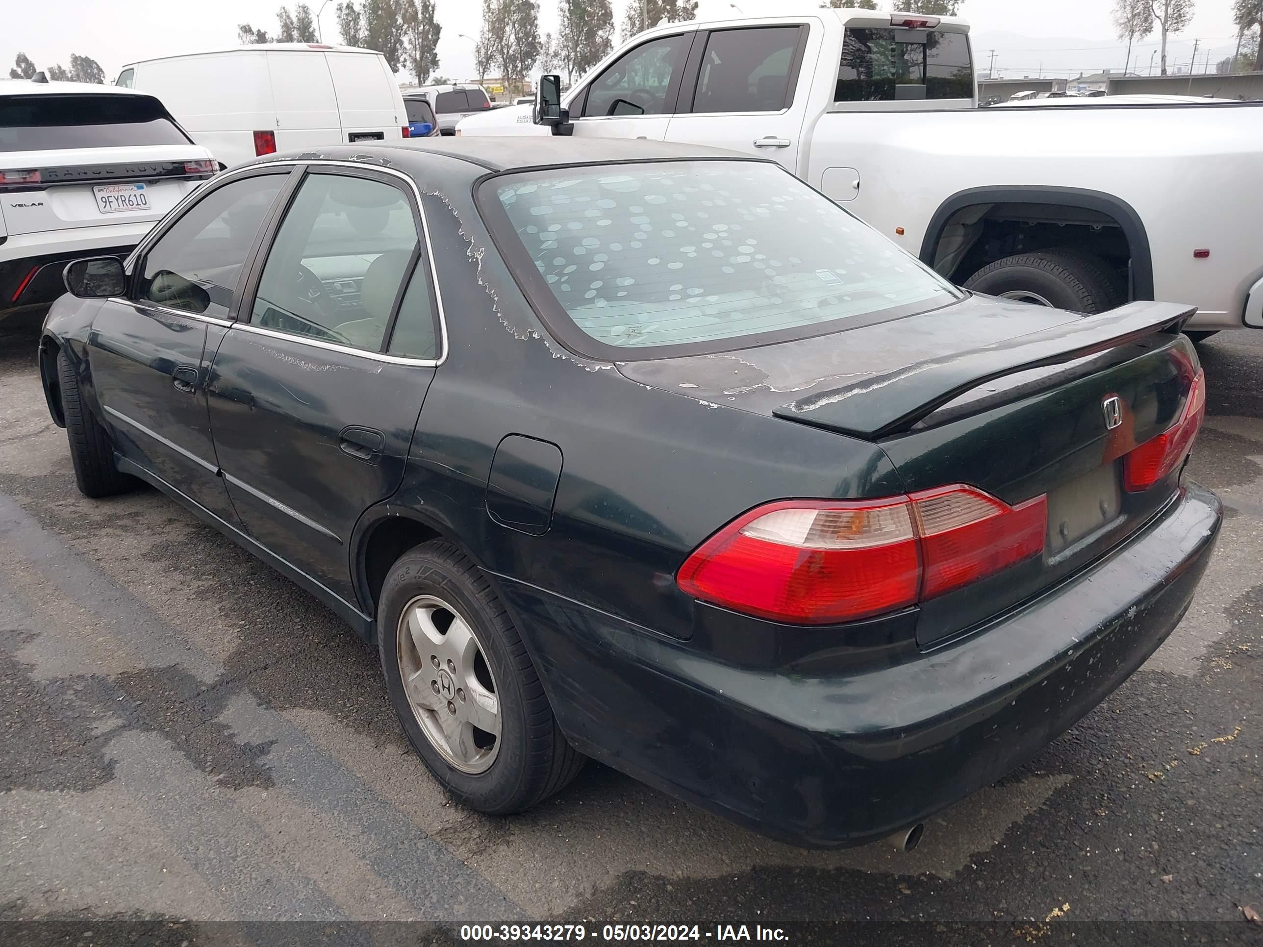 Photo 2 VIN: 1HGCG1658WA003511 - HONDA ACCORD 