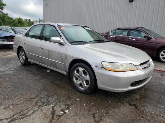 Photo 3 VIN: 1HGCG1658WA076605 - HONDA ACCORD 