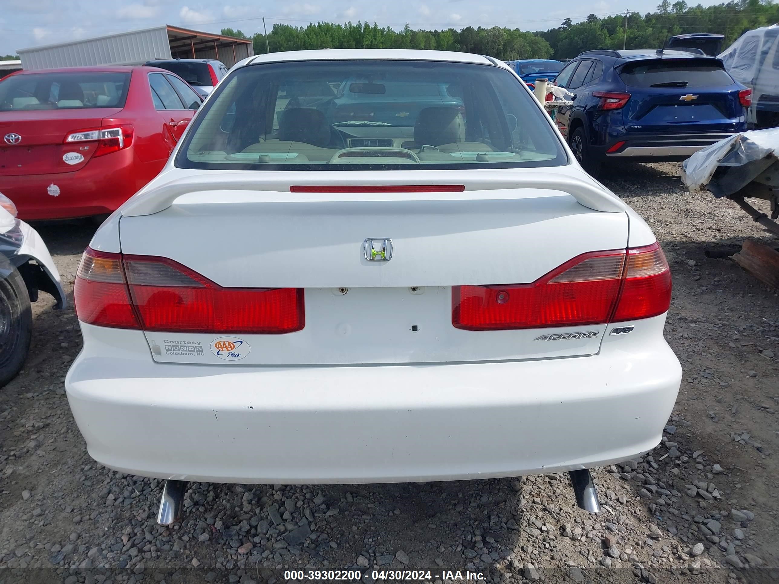 Photo 15 VIN: 1HGCG1658YA001860 - HONDA ACCORD 