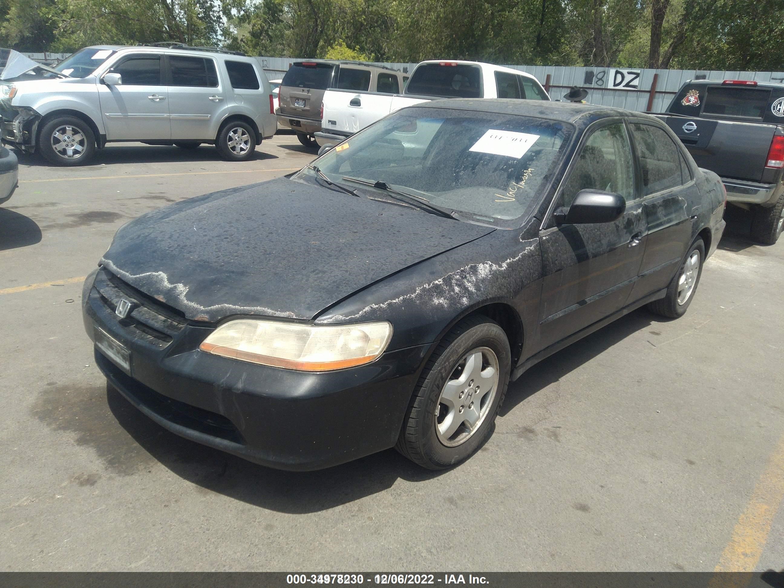 Photo 1 VIN: 1HGCG1658YA026581 - HONDA ACCORD 