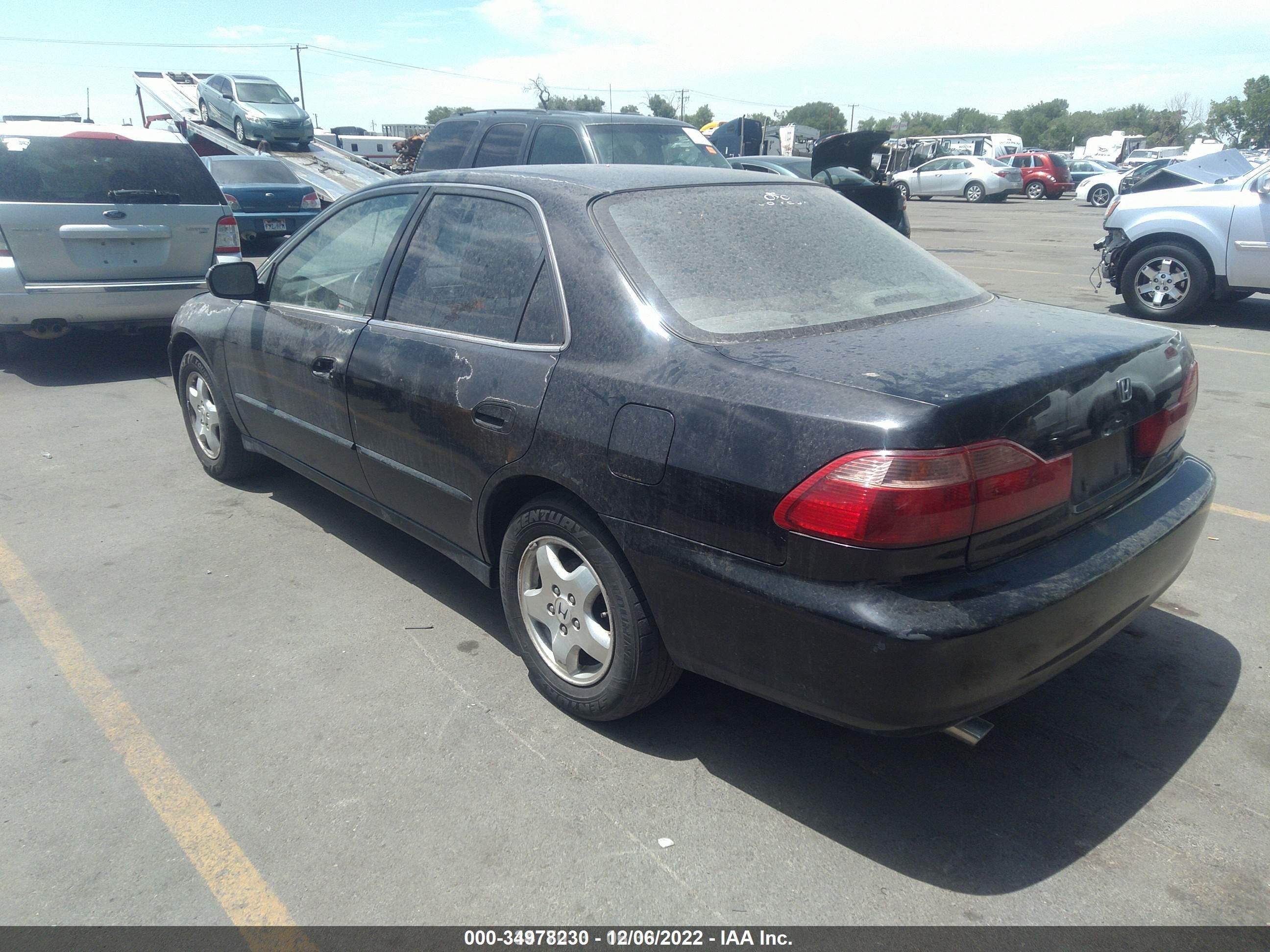 Photo 2 VIN: 1HGCG1658YA026581 - HONDA ACCORD 