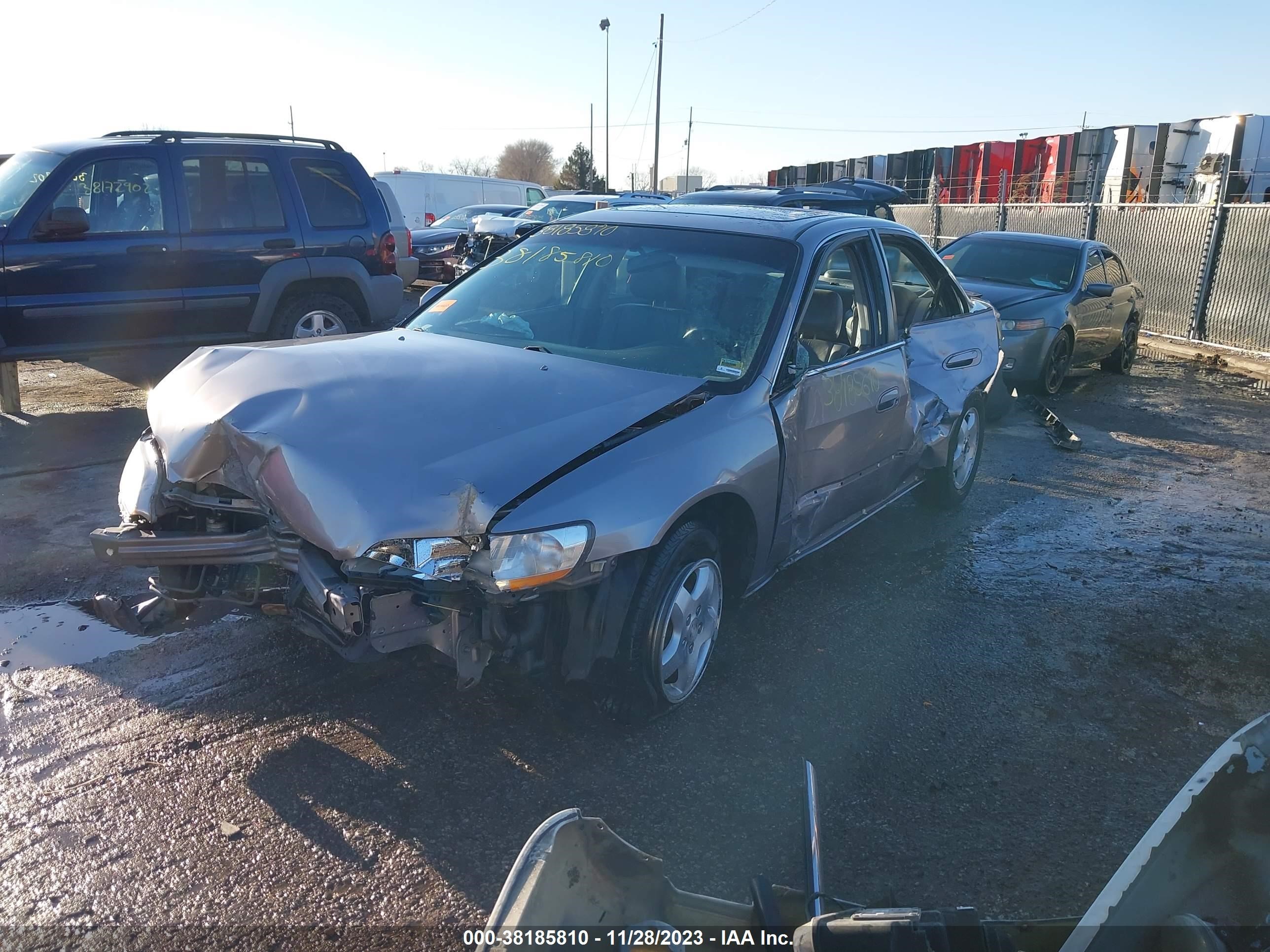 Photo 1 VIN: 1HGCG1658YA067356 - HONDA ACCORD 