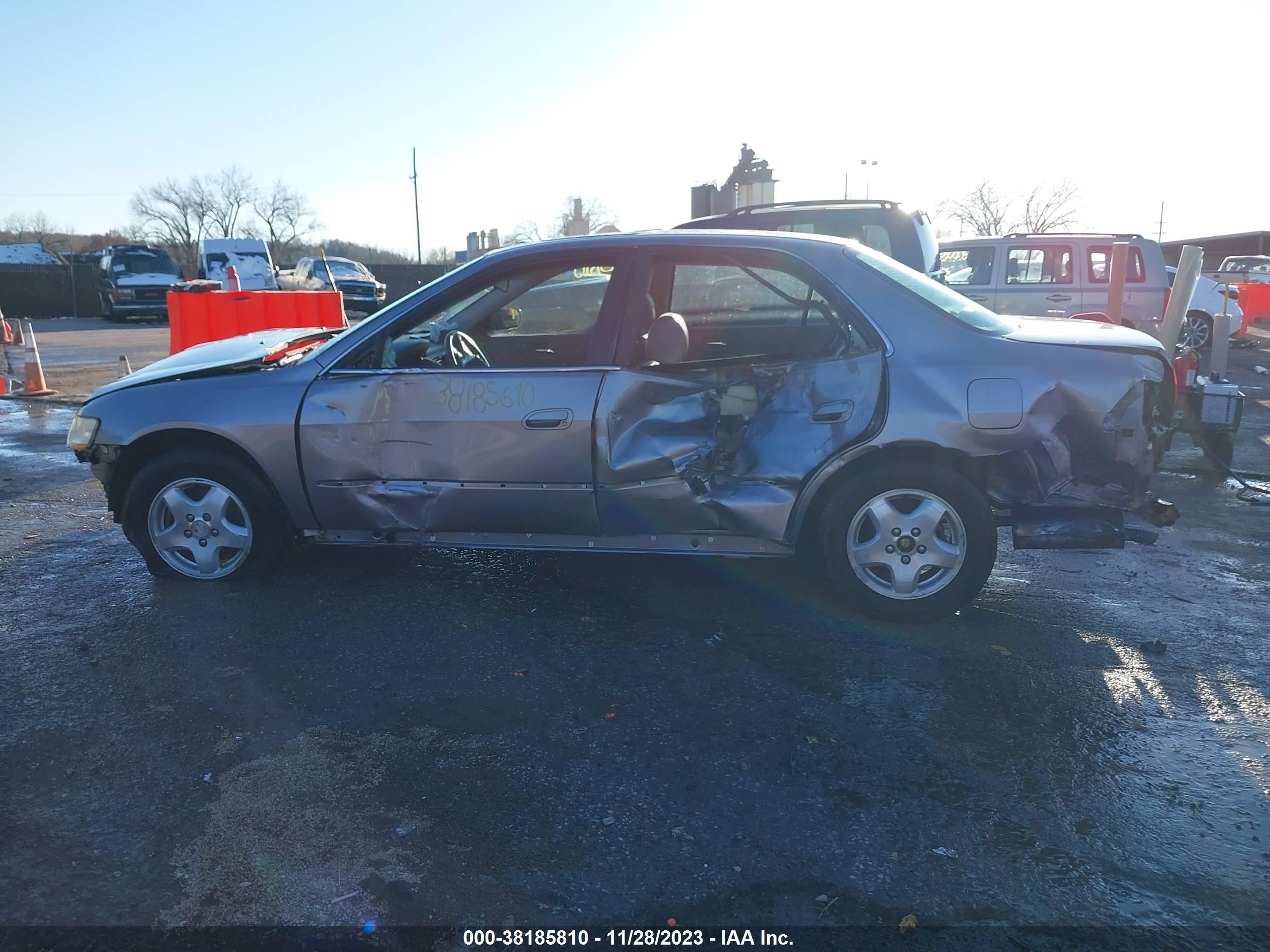 Photo 14 VIN: 1HGCG1658YA067356 - HONDA ACCORD 