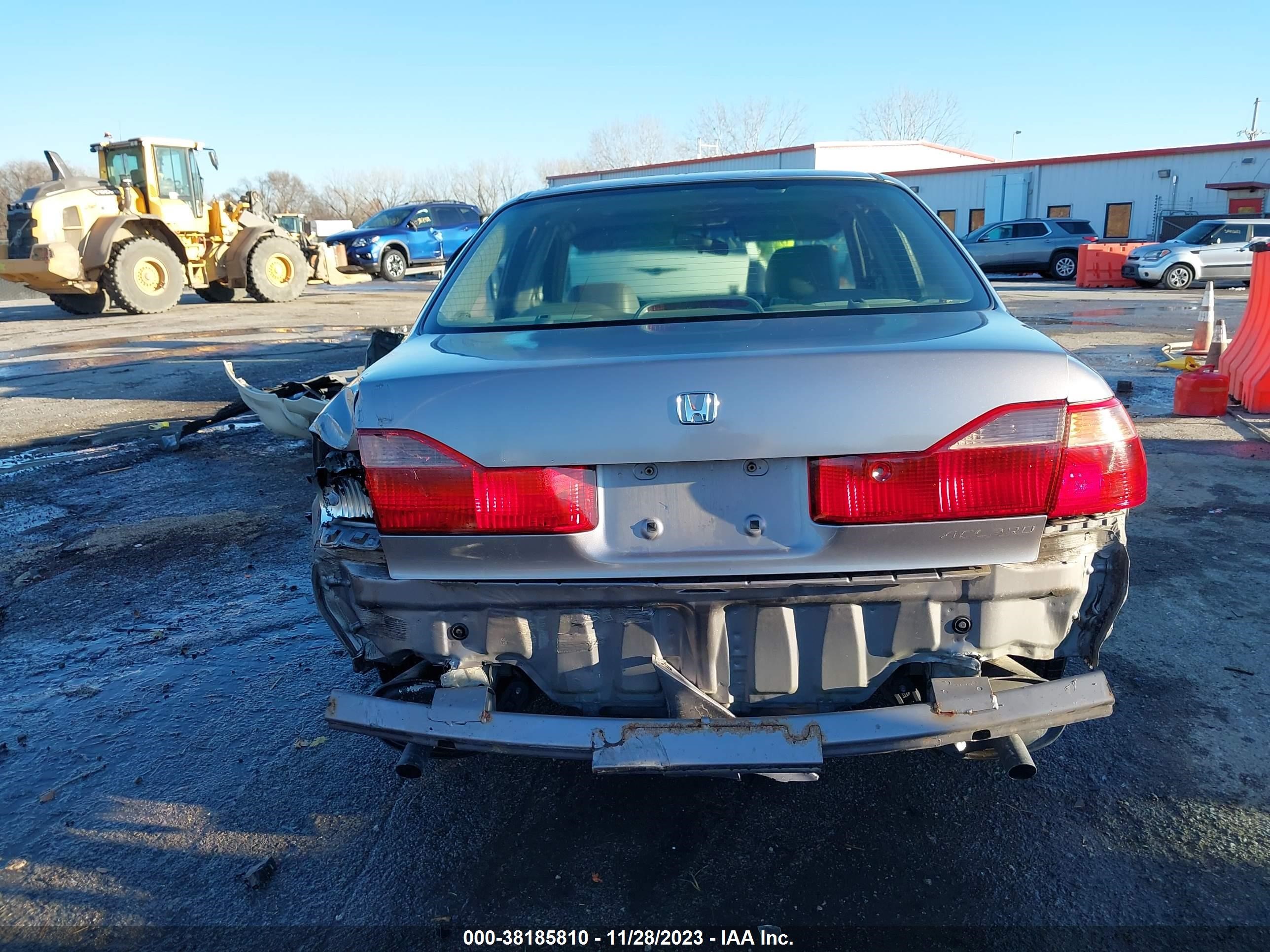 Photo 16 VIN: 1HGCG1658YA067356 - HONDA ACCORD 