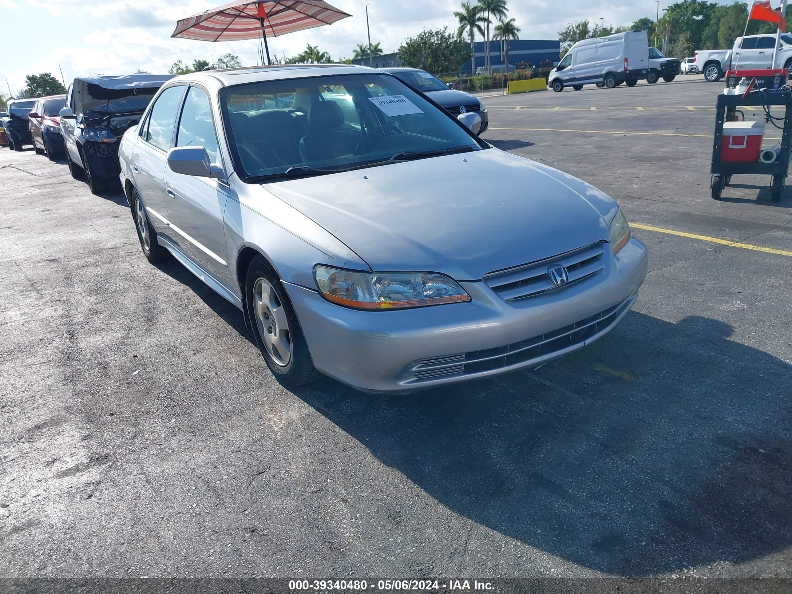 Photo 5 VIN: 1HGCG16592A001213 - HONDA ACCORD 