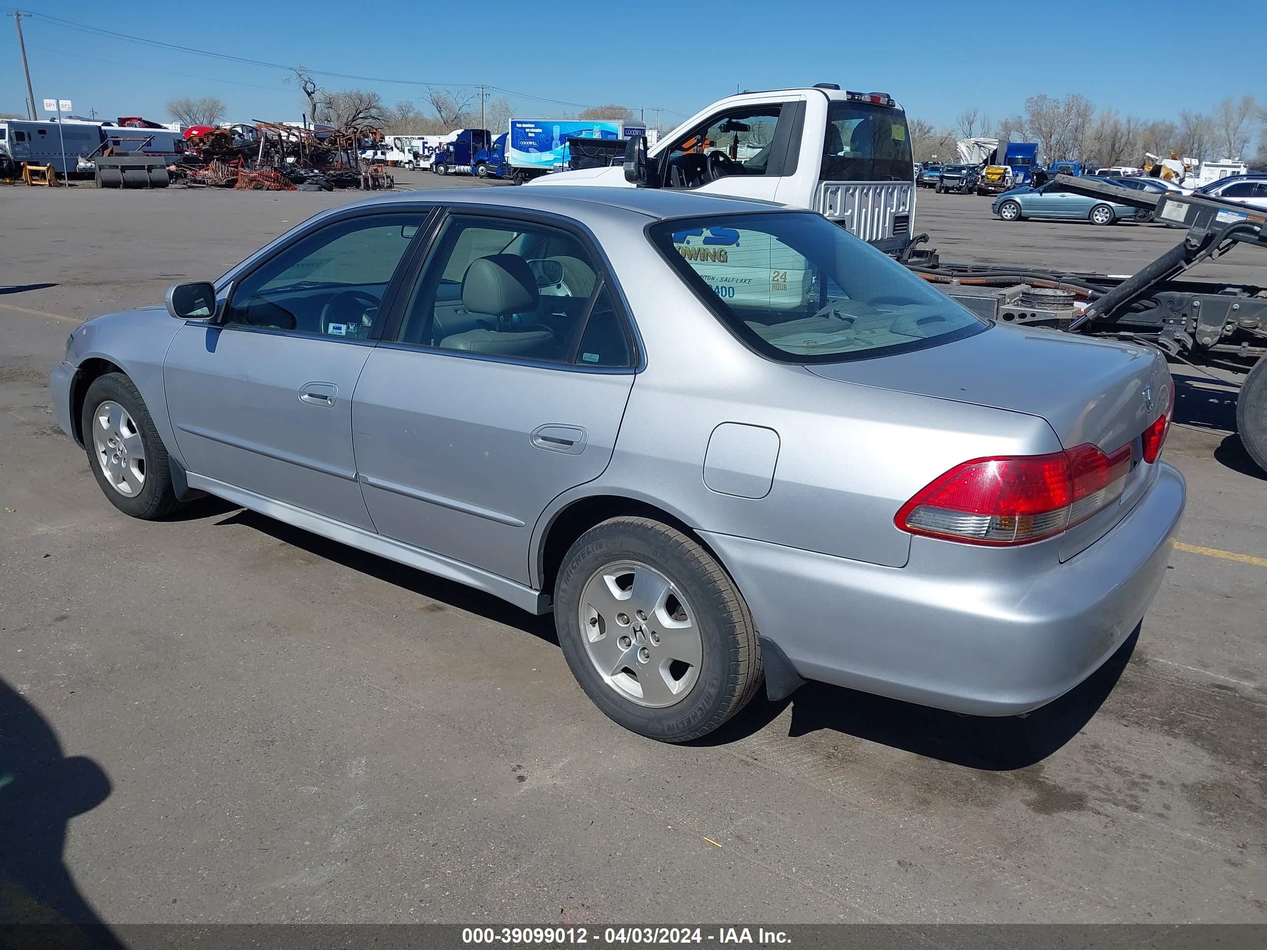 Photo 2 VIN: 1HGCG16592A081256 - HONDA ACCORD 