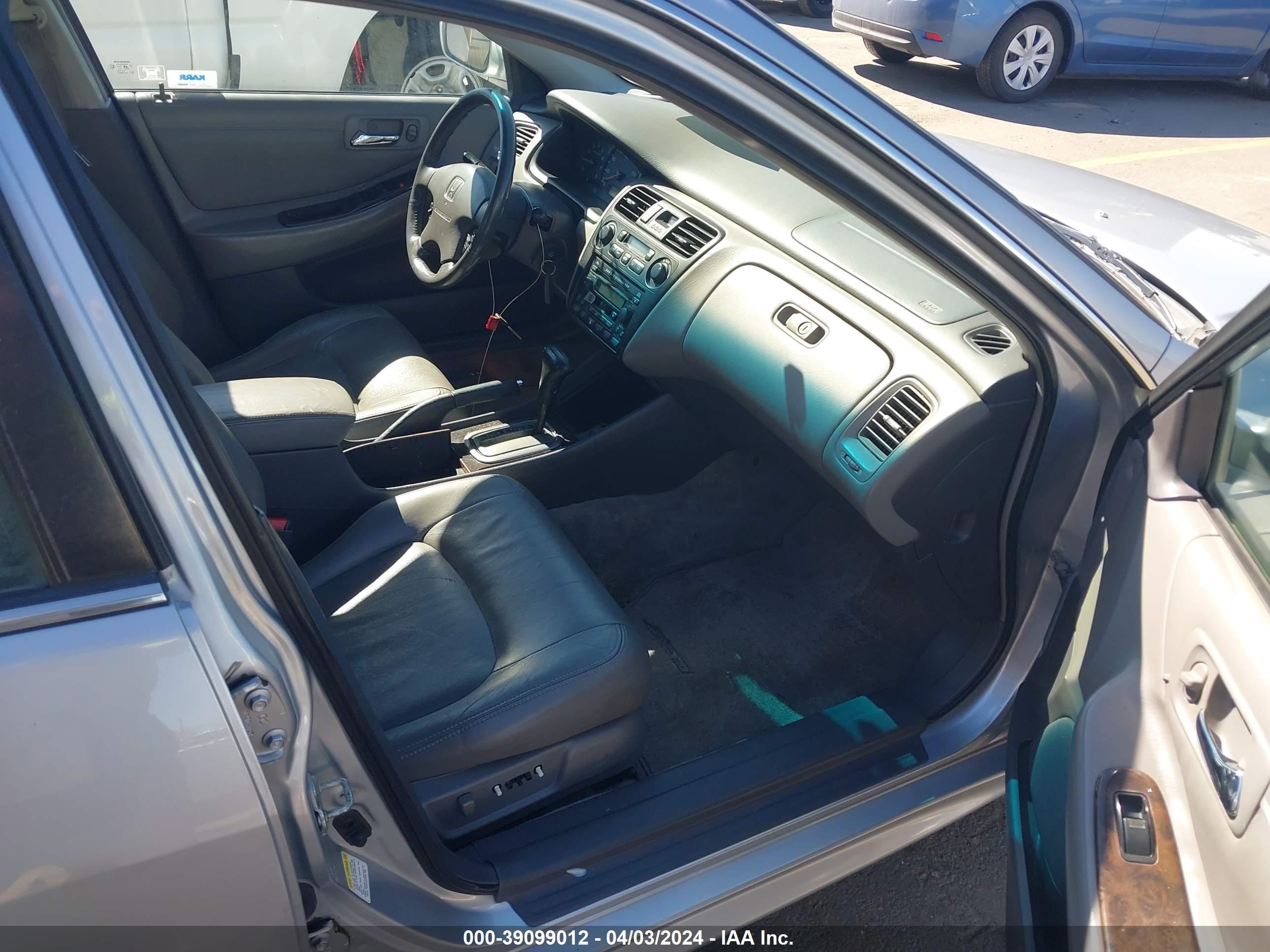 Photo 4 VIN: 1HGCG16592A081256 - HONDA ACCORD 