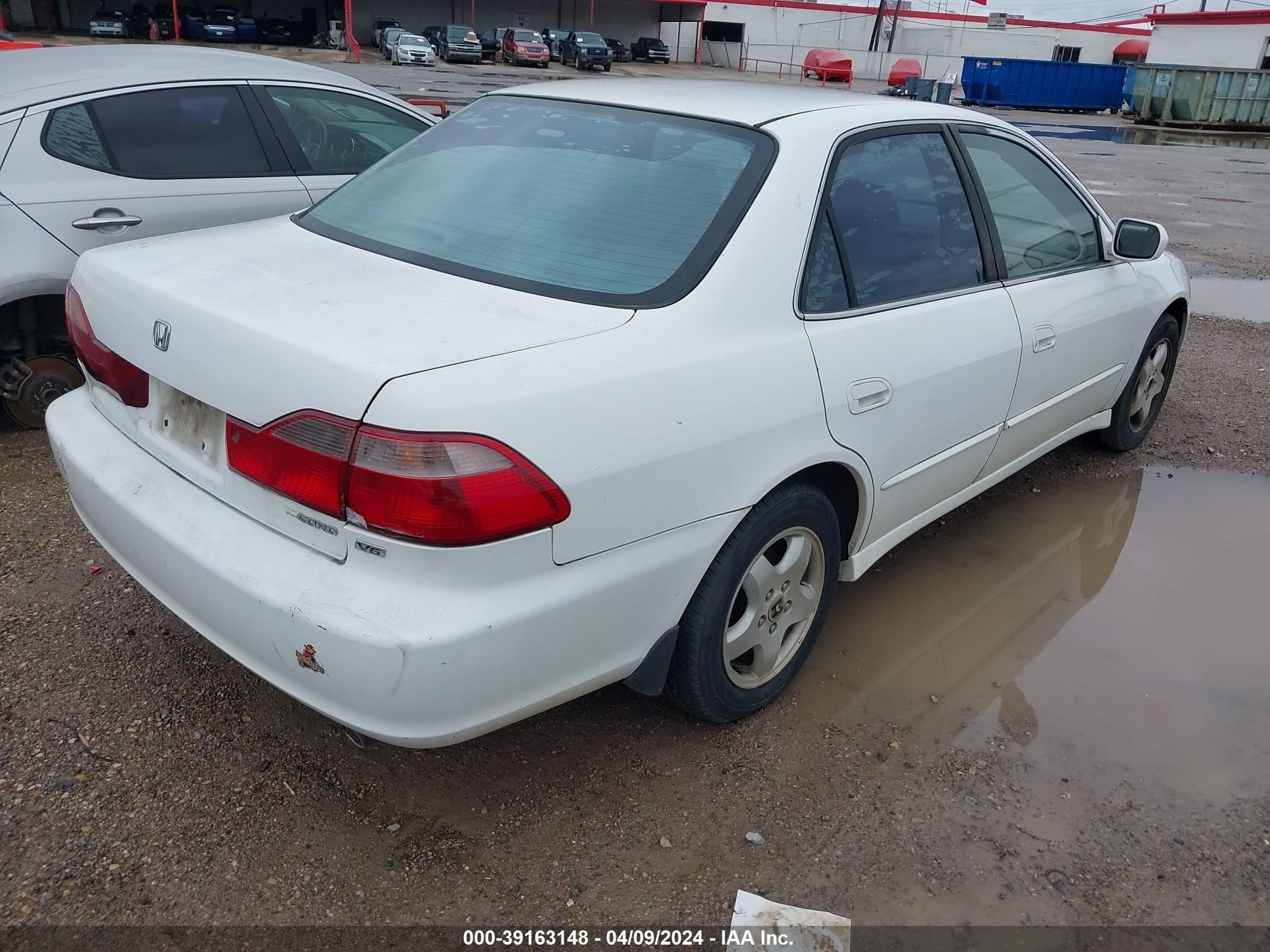 Photo 3 VIN: 1HGCG1659XA062780 - HONDA ACCORD 