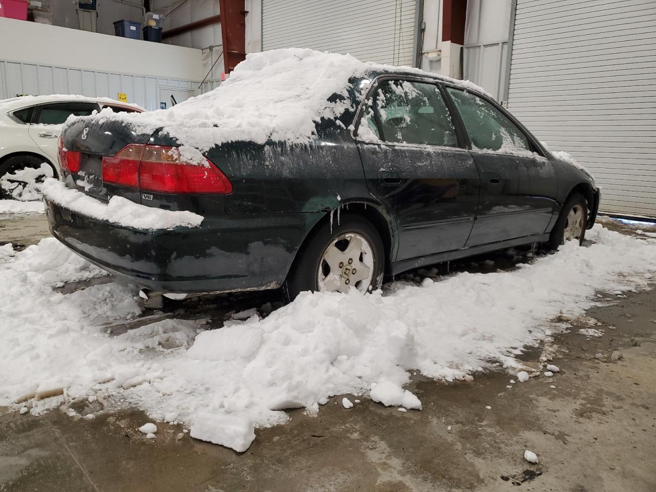 Photo 2 VIN: 1HGCG1659YA000801 - HONDA ACCORD 