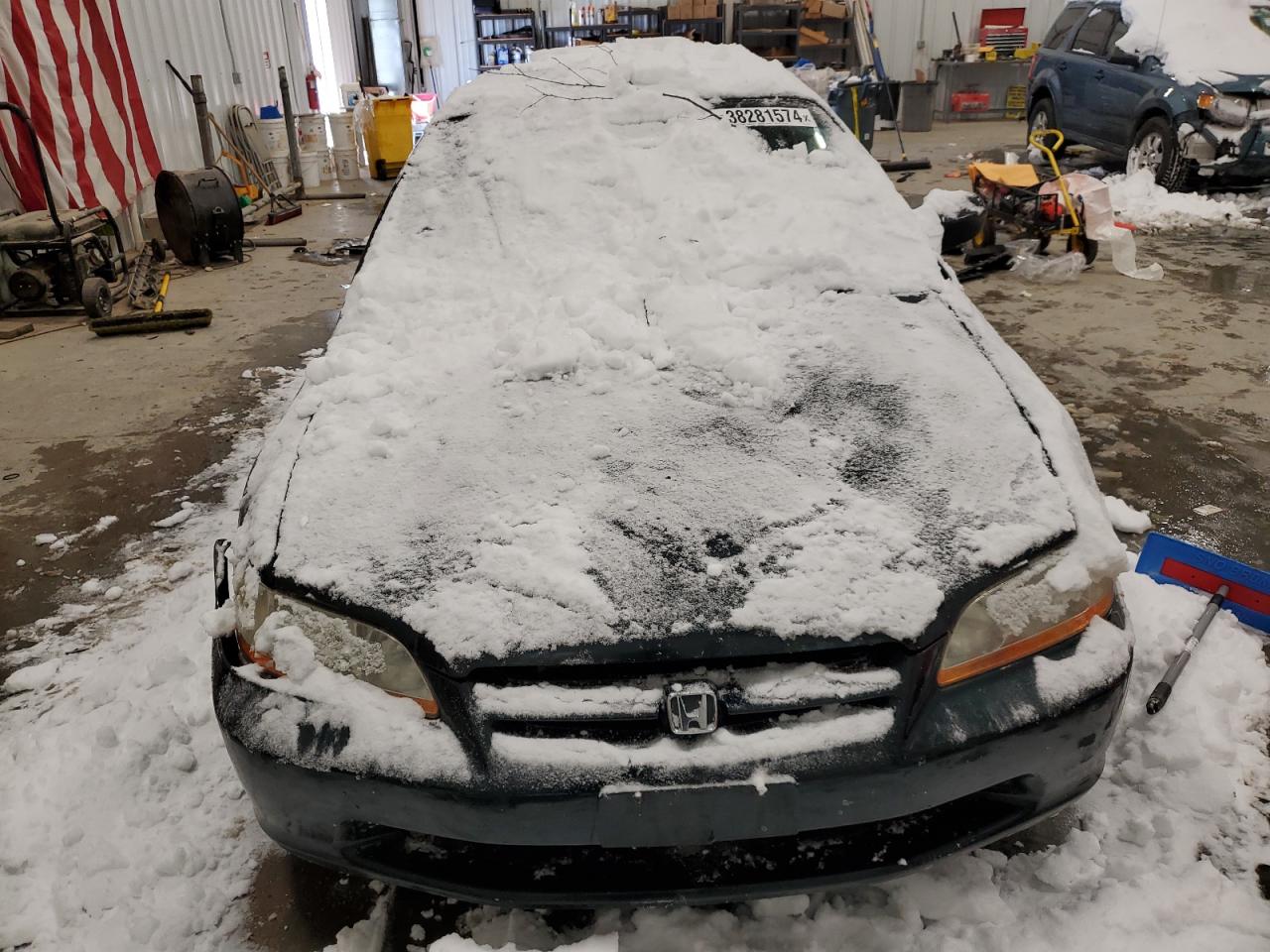 Photo 4 VIN: 1HGCG1659YA000801 - HONDA ACCORD 