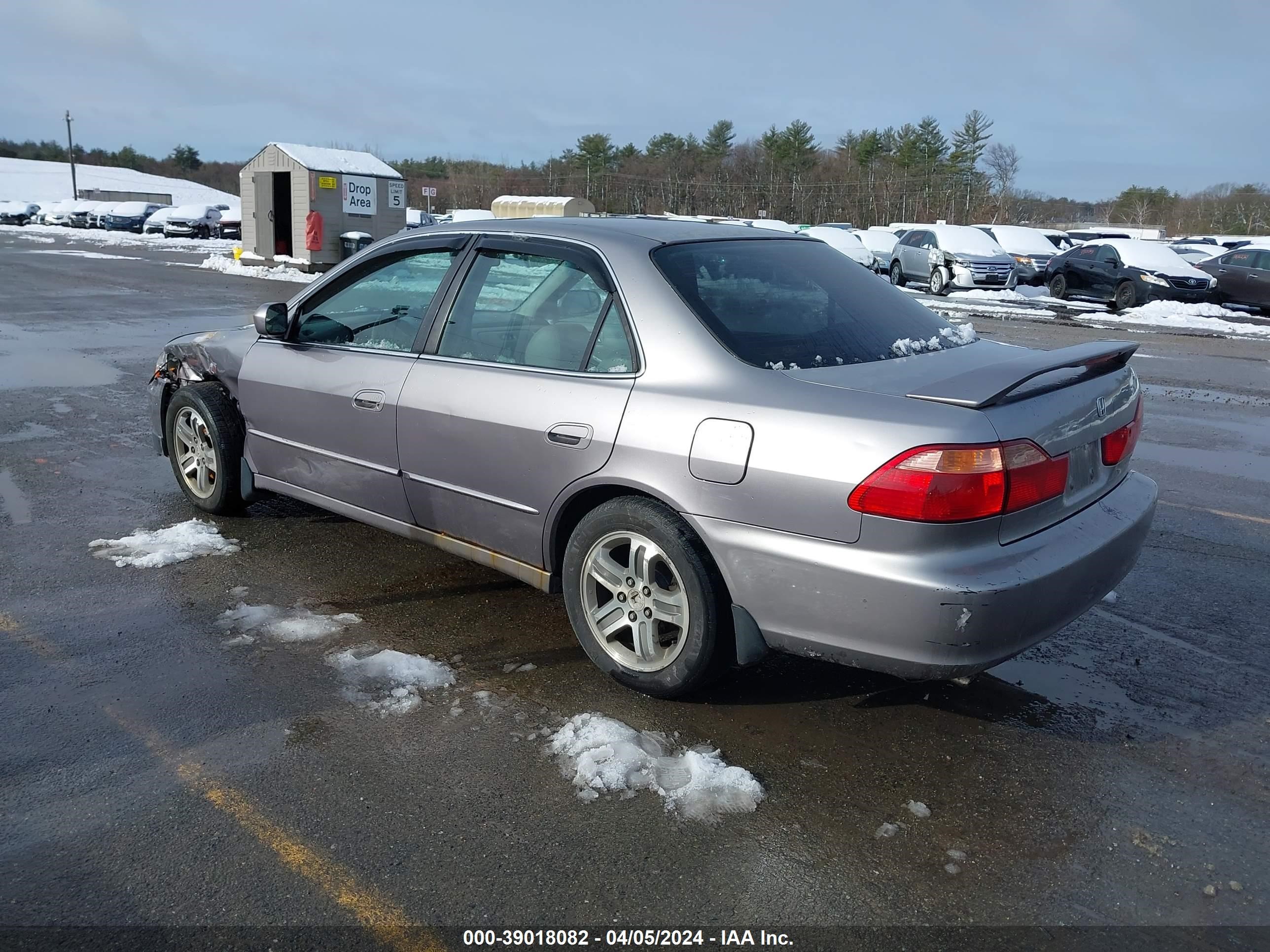 Photo 2 VIN: 1HGCG1659YA065521 - HONDA ACCORD 