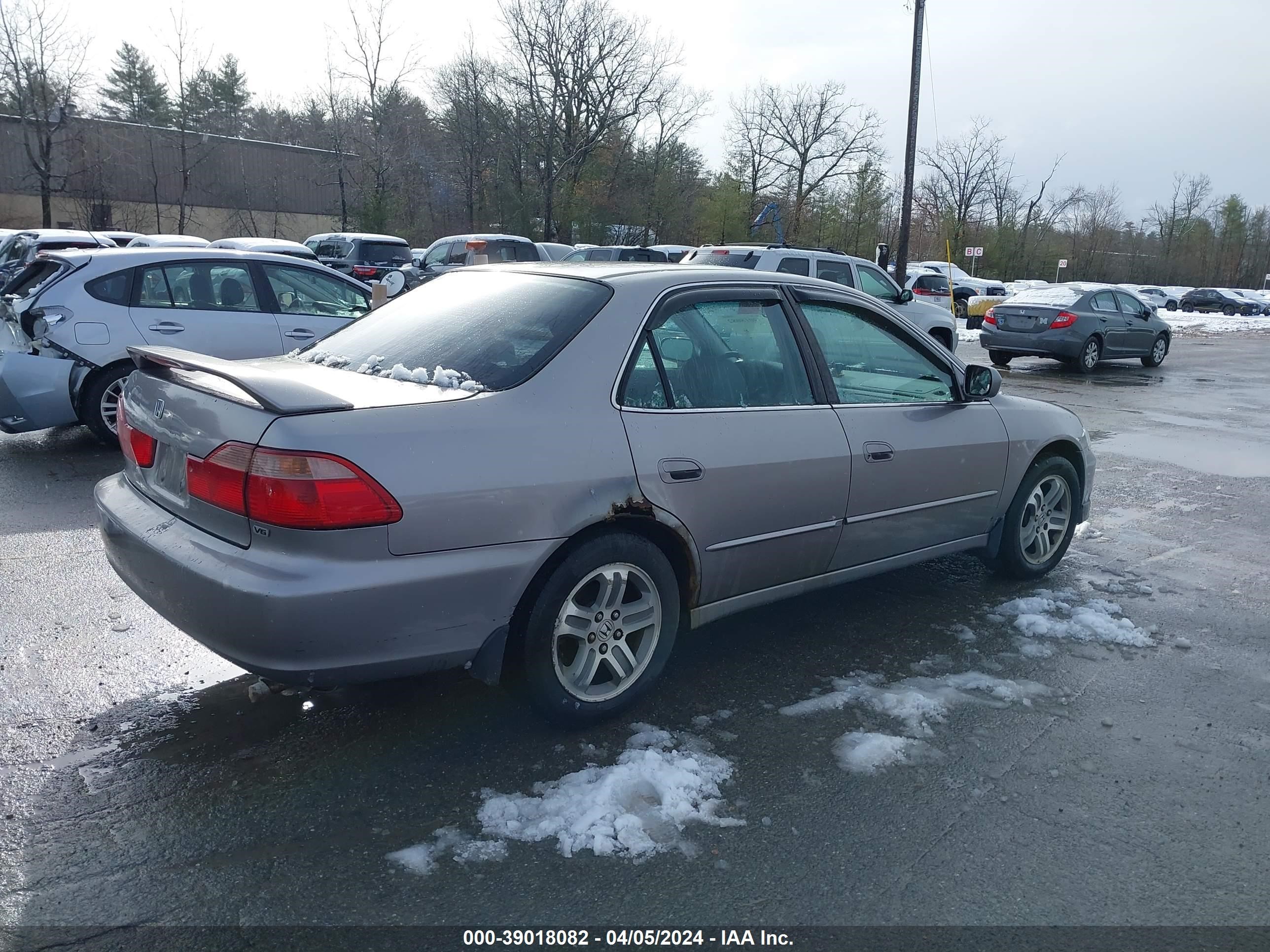 Photo 3 VIN: 1HGCG1659YA065521 - HONDA ACCORD 