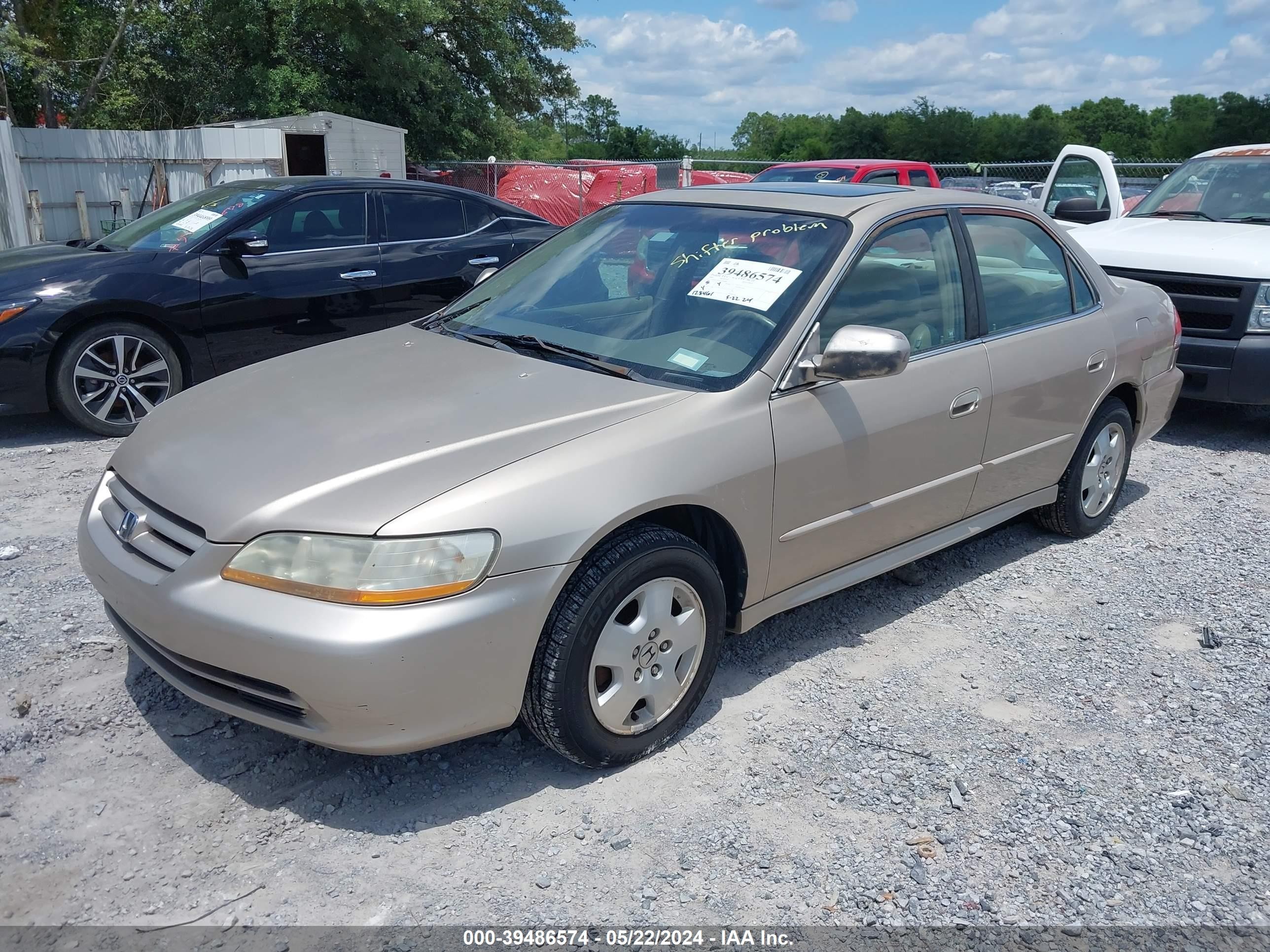 Photo 1 VIN: 1HGCG165X1A008881 - HONDA ACCORD 