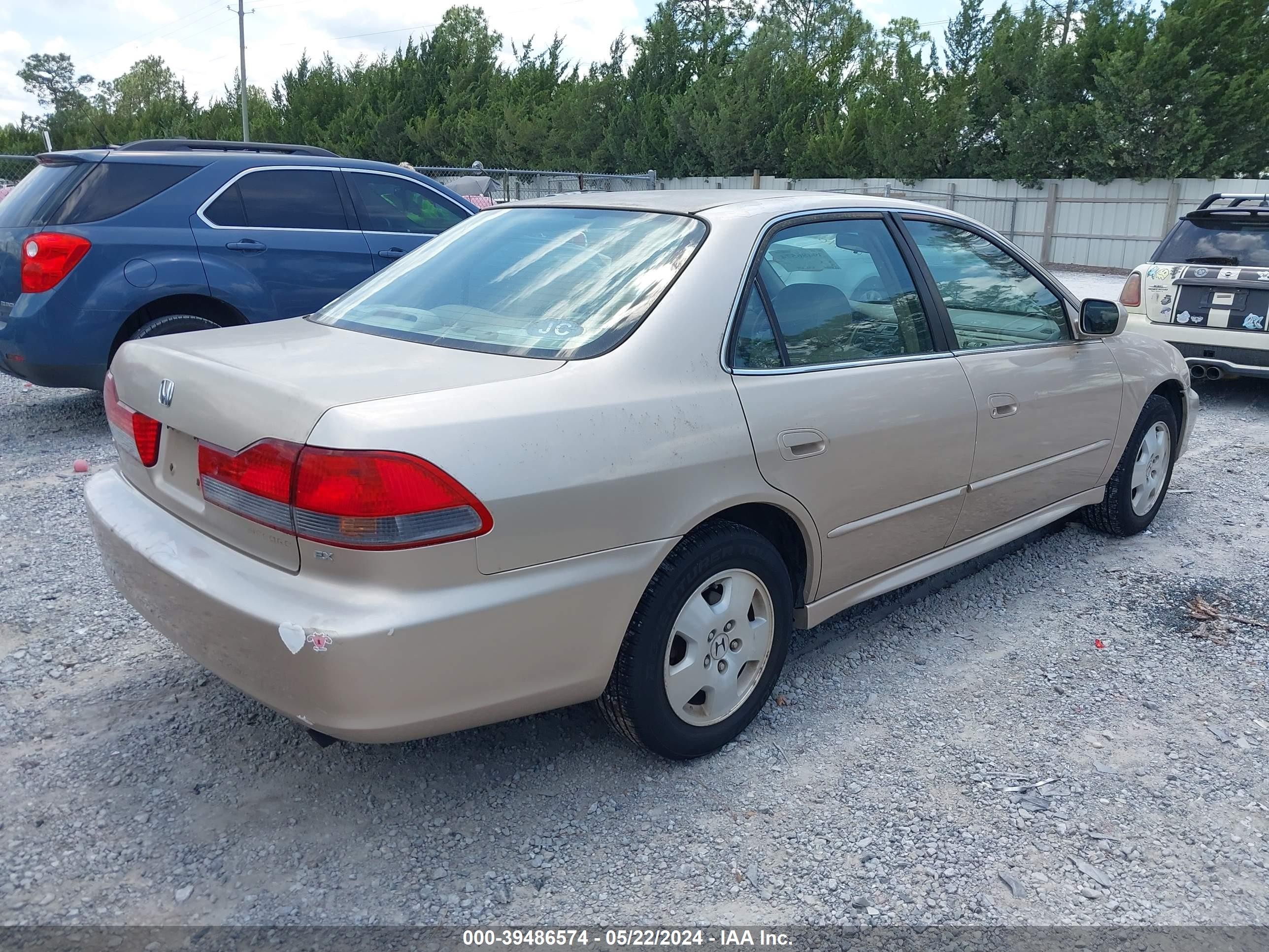 Photo 3 VIN: 1HGCG165X1A008881 - HONDA ACCORD 