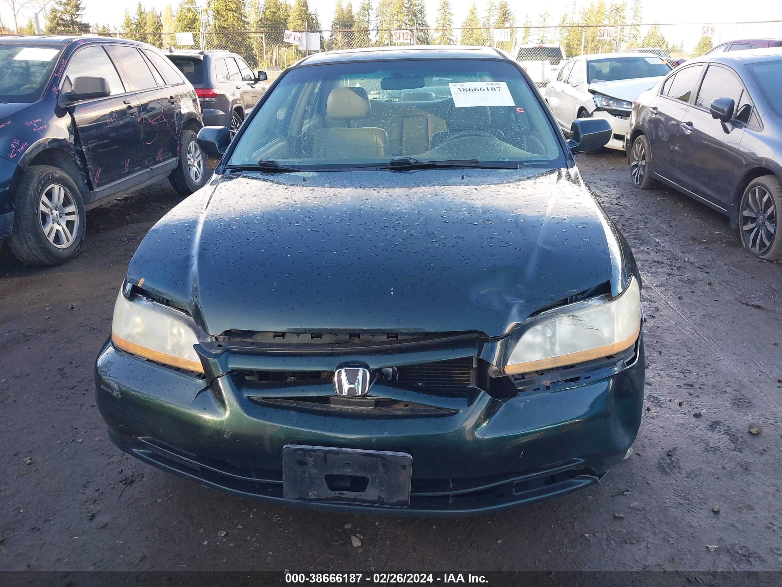 Photo 11 VIN: 1HGCG165X1A045607 - HONDA ACCORD 