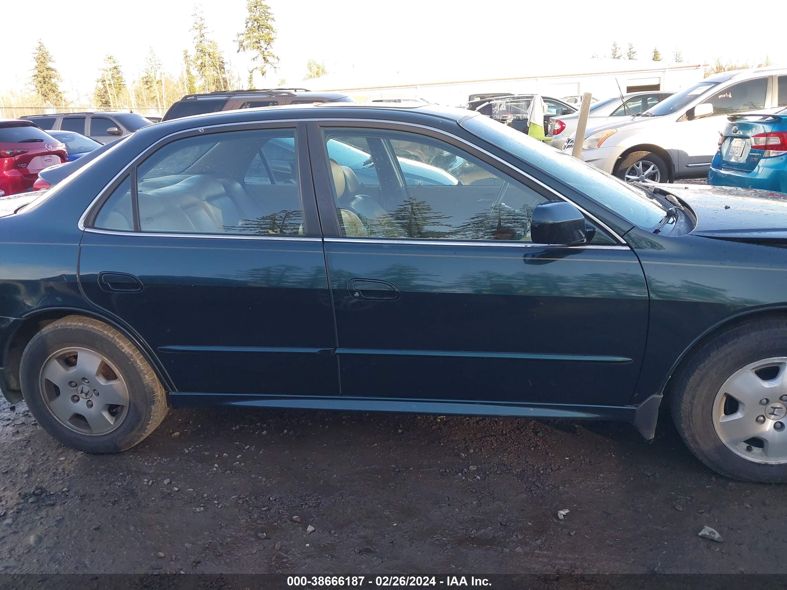 Photo 12 VIN: 1HGCG165X1A045607 - HONDA ACCORD 