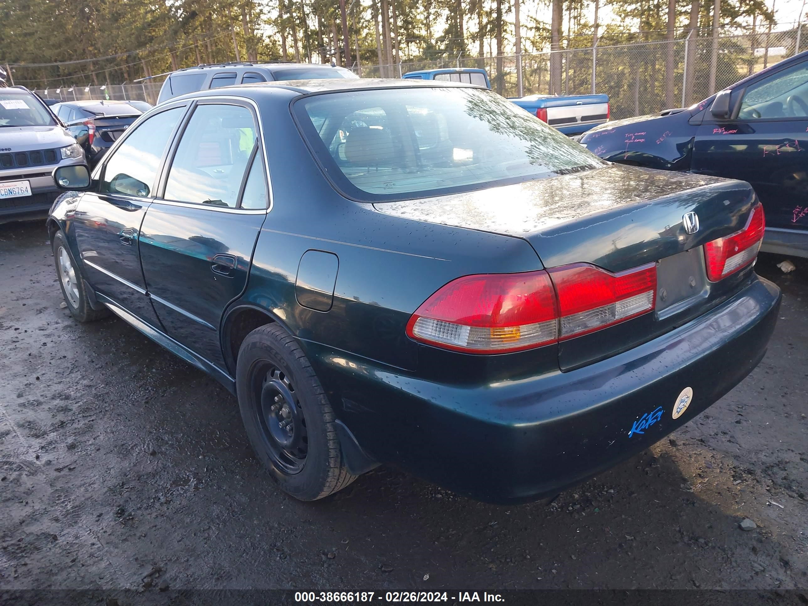 Photo 2 VIN: 1HGCG165X1A045607 - HONDA ACCORD 