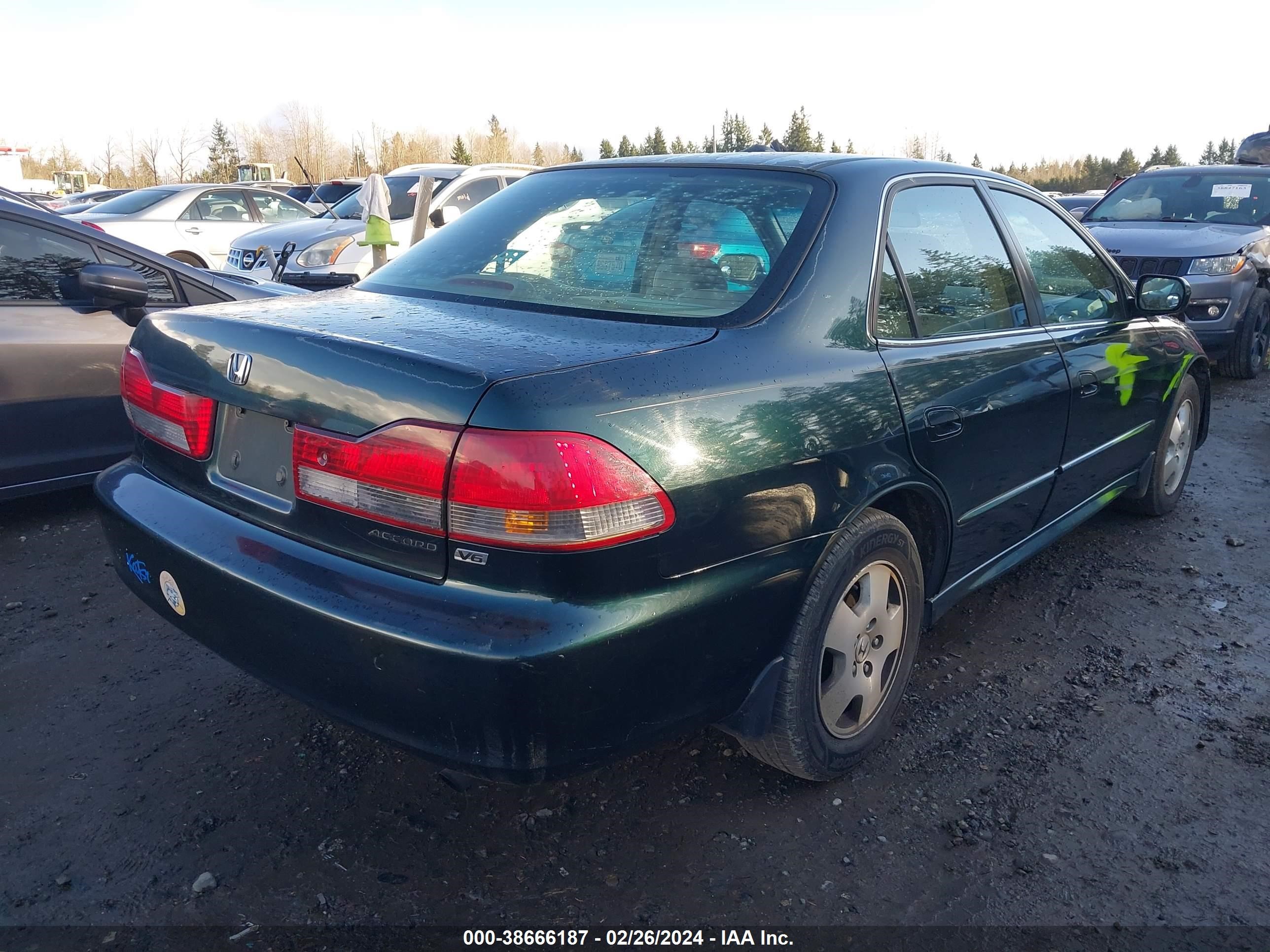 Photo 3 VIN: 1HGCG165X1A045607 - HONDA ACCORD 