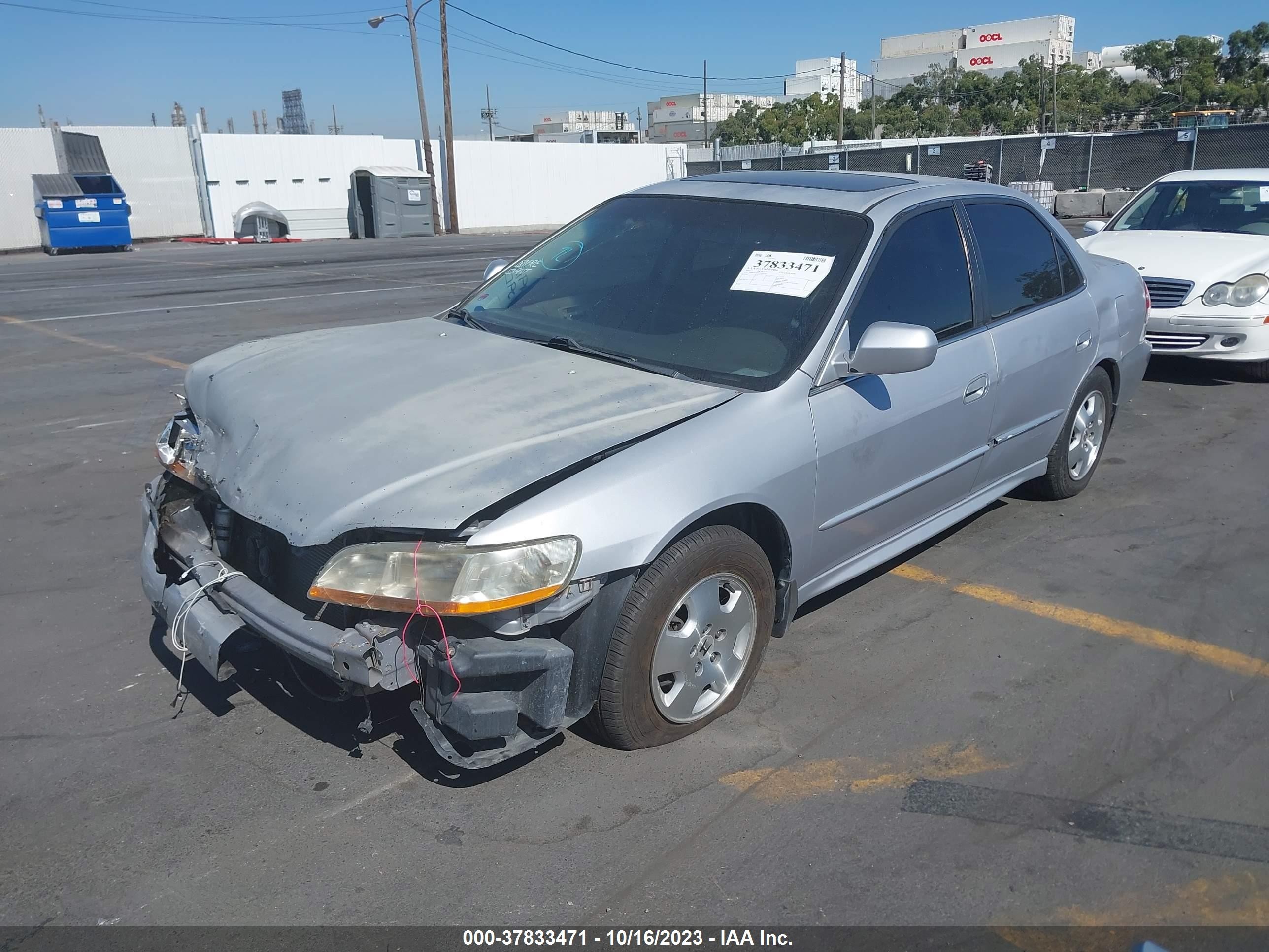 Photo 1 VIN: 1HGCG165X1A080261 - HONDA ACCORD 