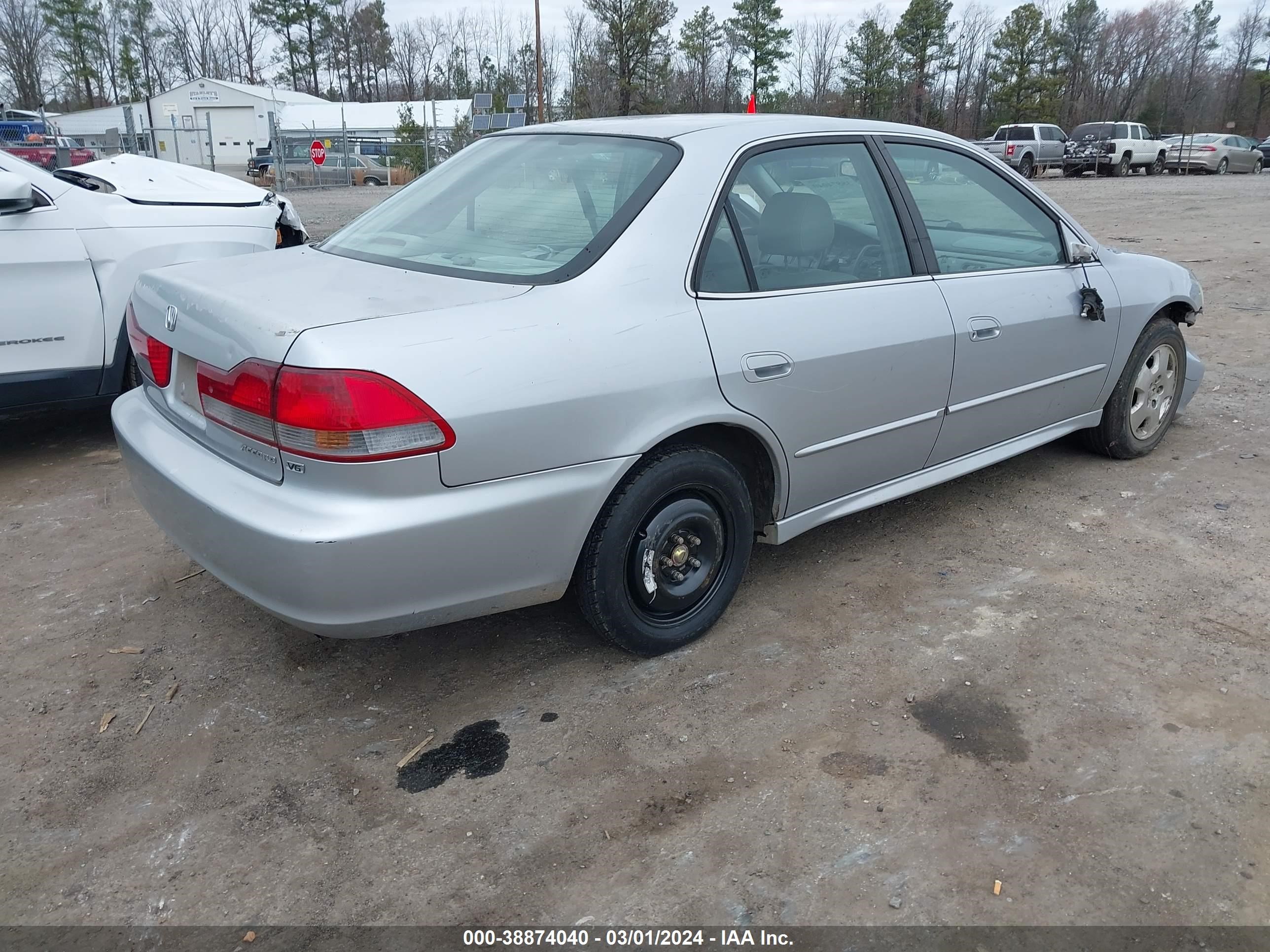 Photo 3 VIN: 1HGCG165X2A004072 - HONDA ACCORD 