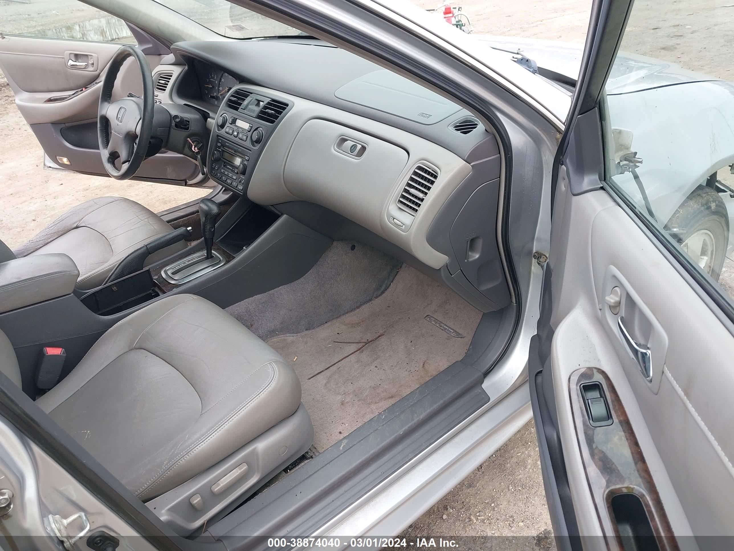 Photo 4 VIN: 1HGCG165X2A004072 - HONDA ACCORD 