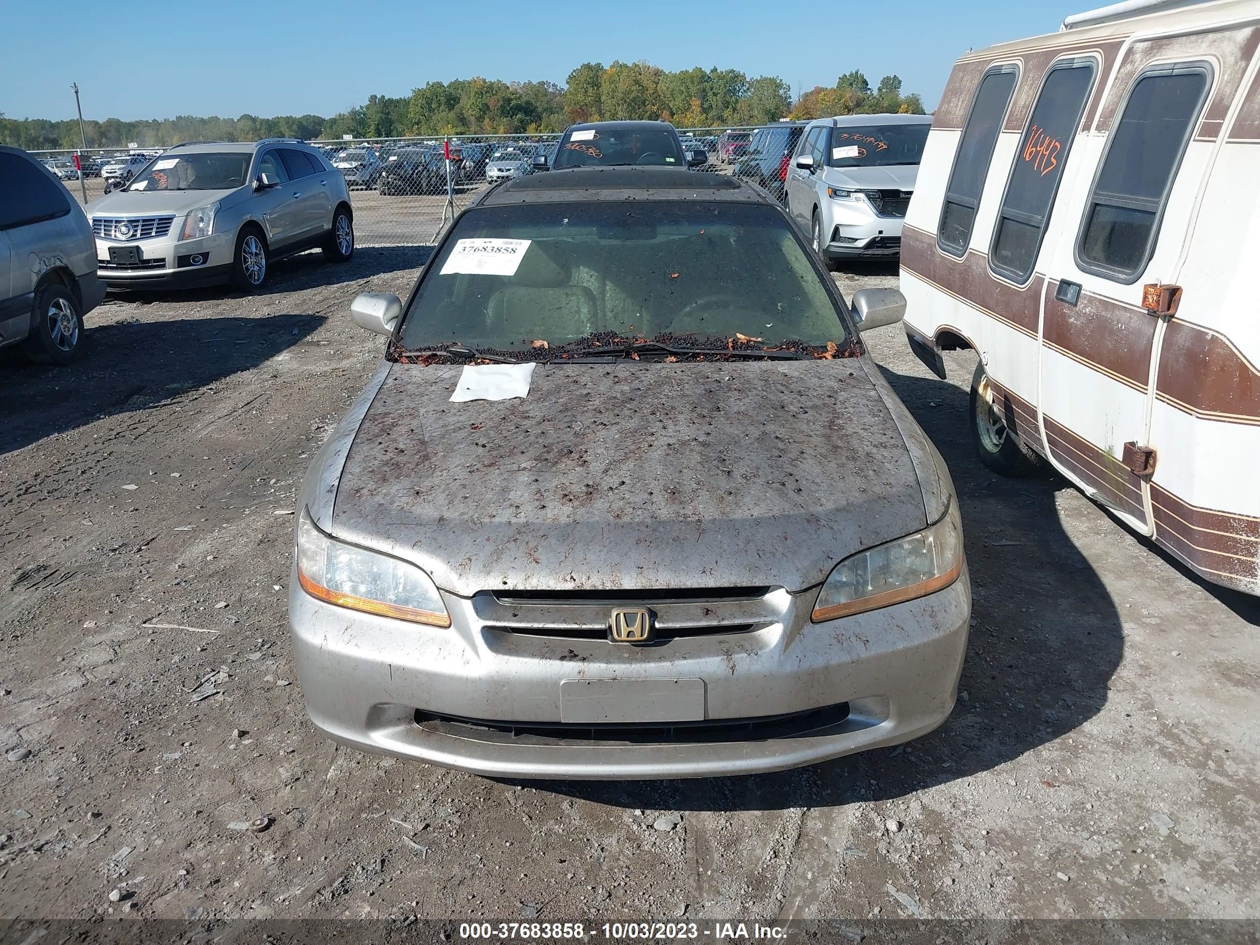 Photo 11 VIN: 1HGCG165XWA027387 - HONDA ACCORD 