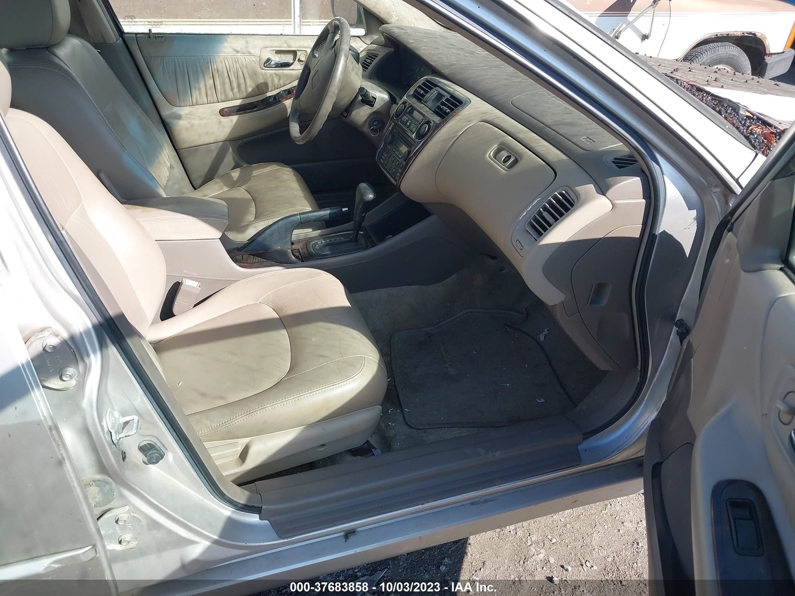 Photo 4 VIN: 1HGCG165XWA027387 - HONDA ACCORD 