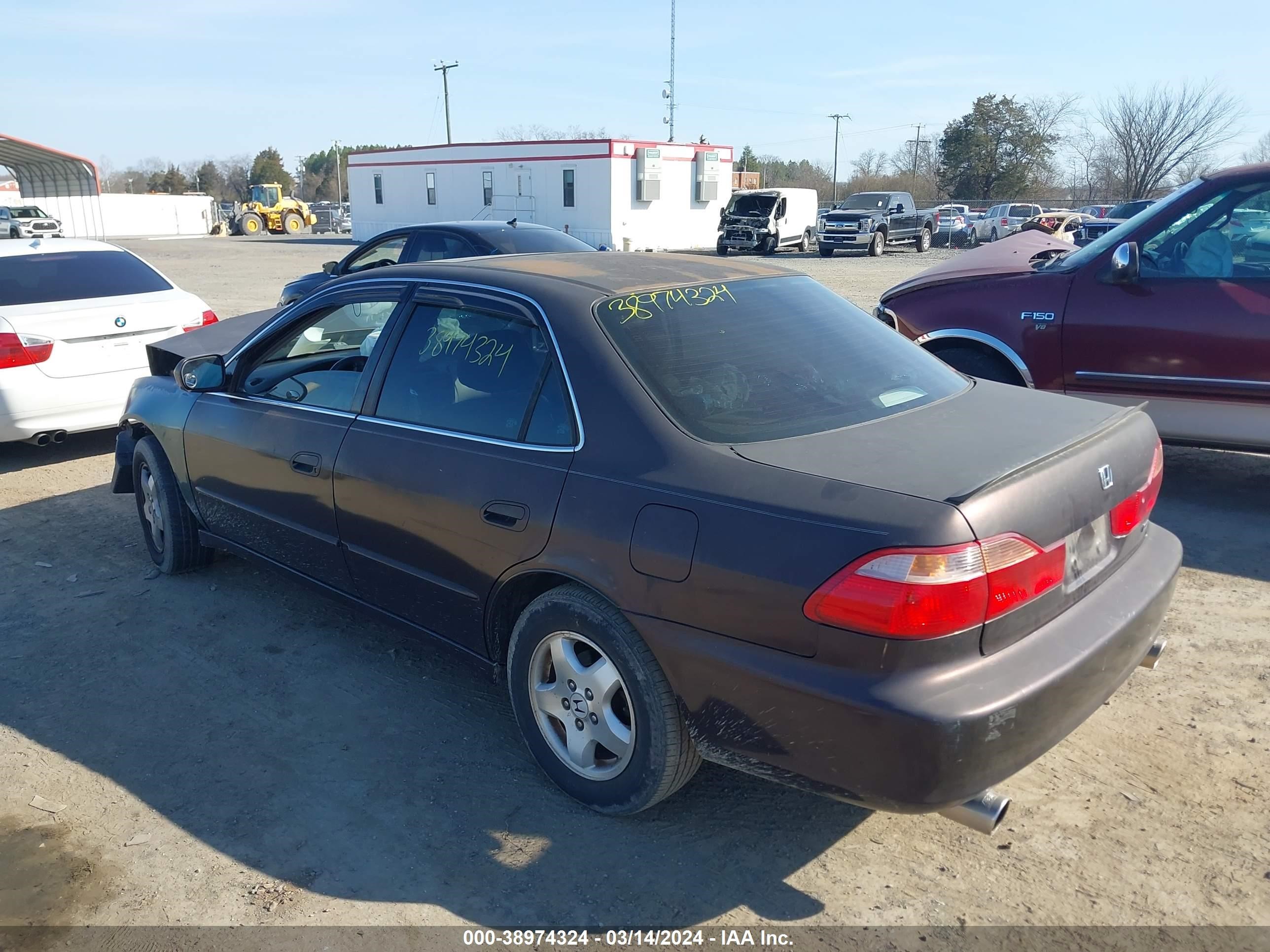 Photo 2 VIN: 1HGCG165XXA018738 - HONDA ACCORD 